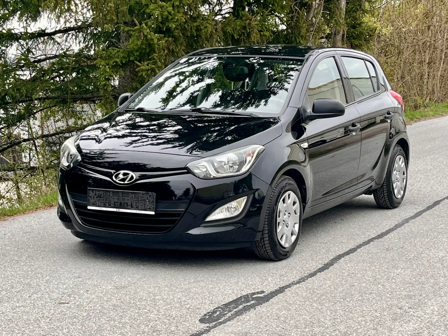 Hyundai i20 i20 1,25 Life Pickerl vom ÖAMTC nur 95.000km Schwarz - 1