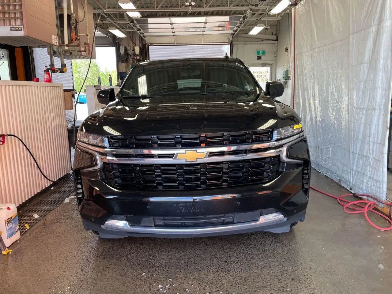Chevrolet Suburban снимка Chevrolet Suburban