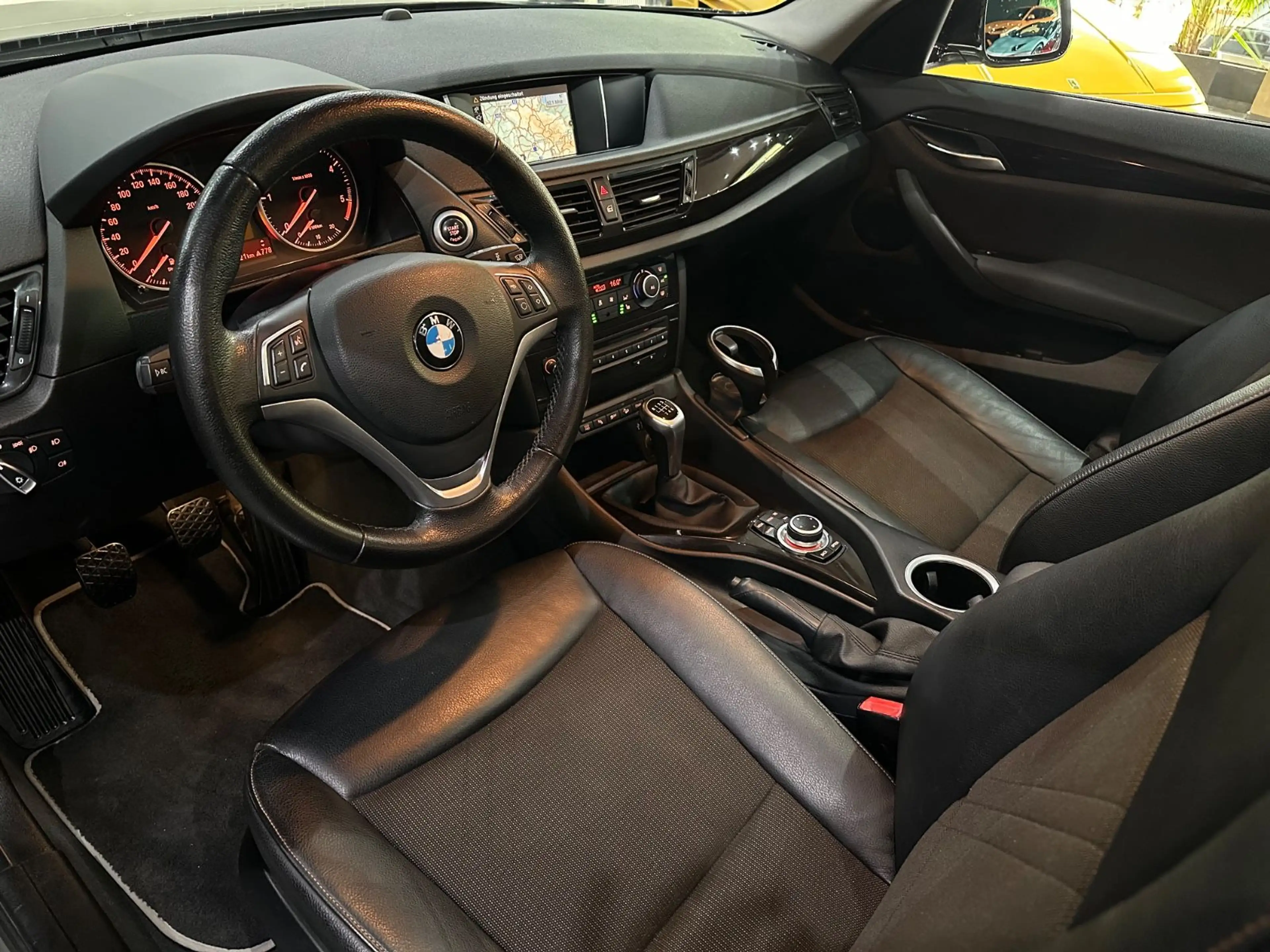 BMW X1 xDrive 18 d / PANORAMA / LEDER / XENON / NAVI — photo 12