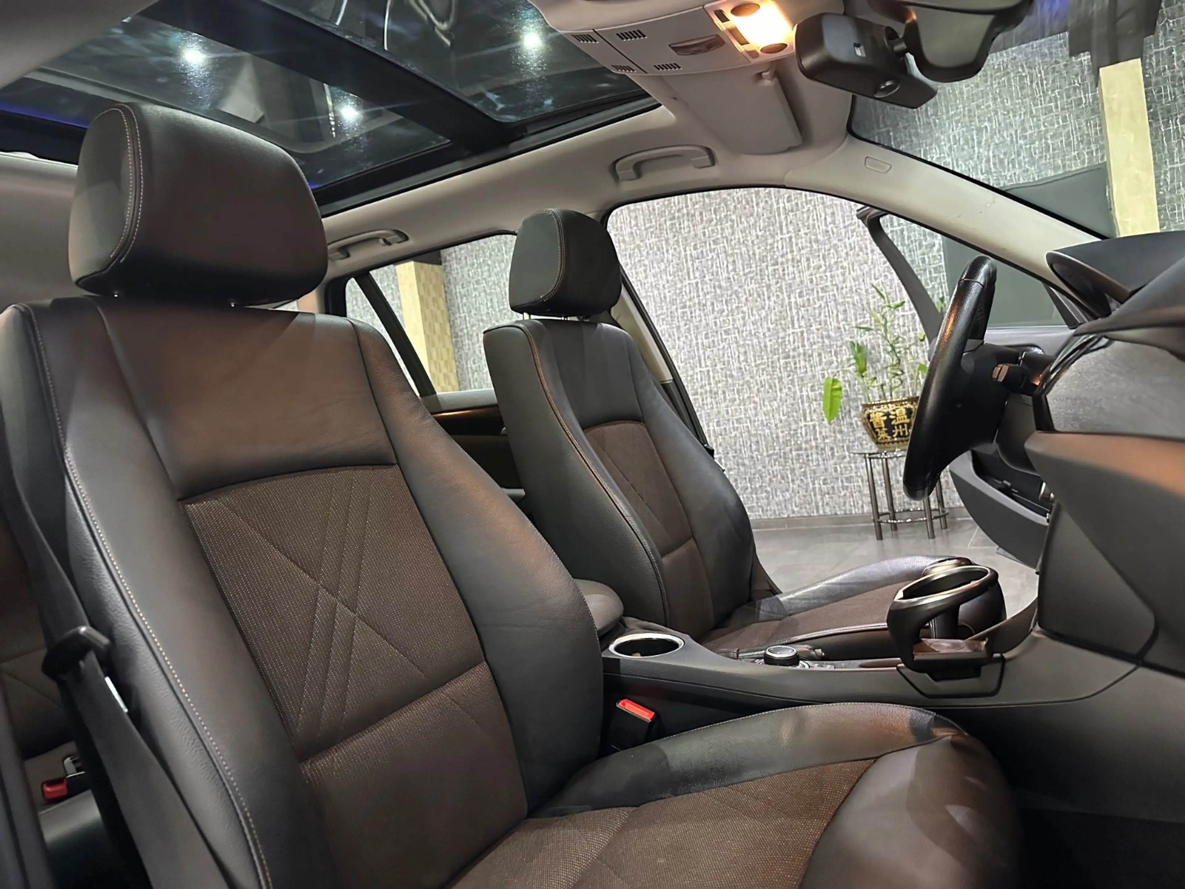 BMW X1 xDrive 18 d / PANORAMA / LEDER / XENON / NAVI — photo 8