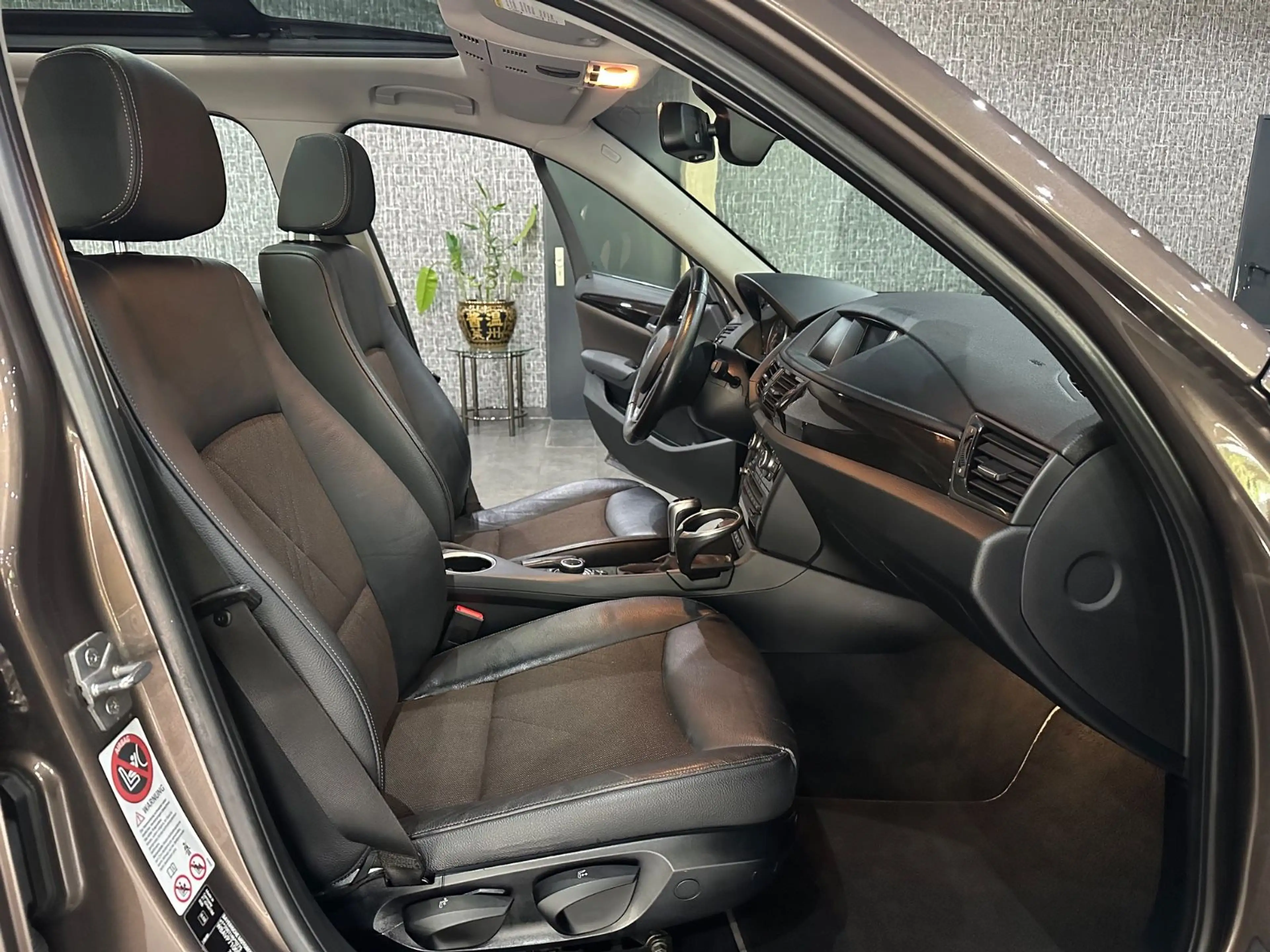 BMW X1 xDrive 18 d / PANORAMA / LEDER / XENON / NAVI — photo 7