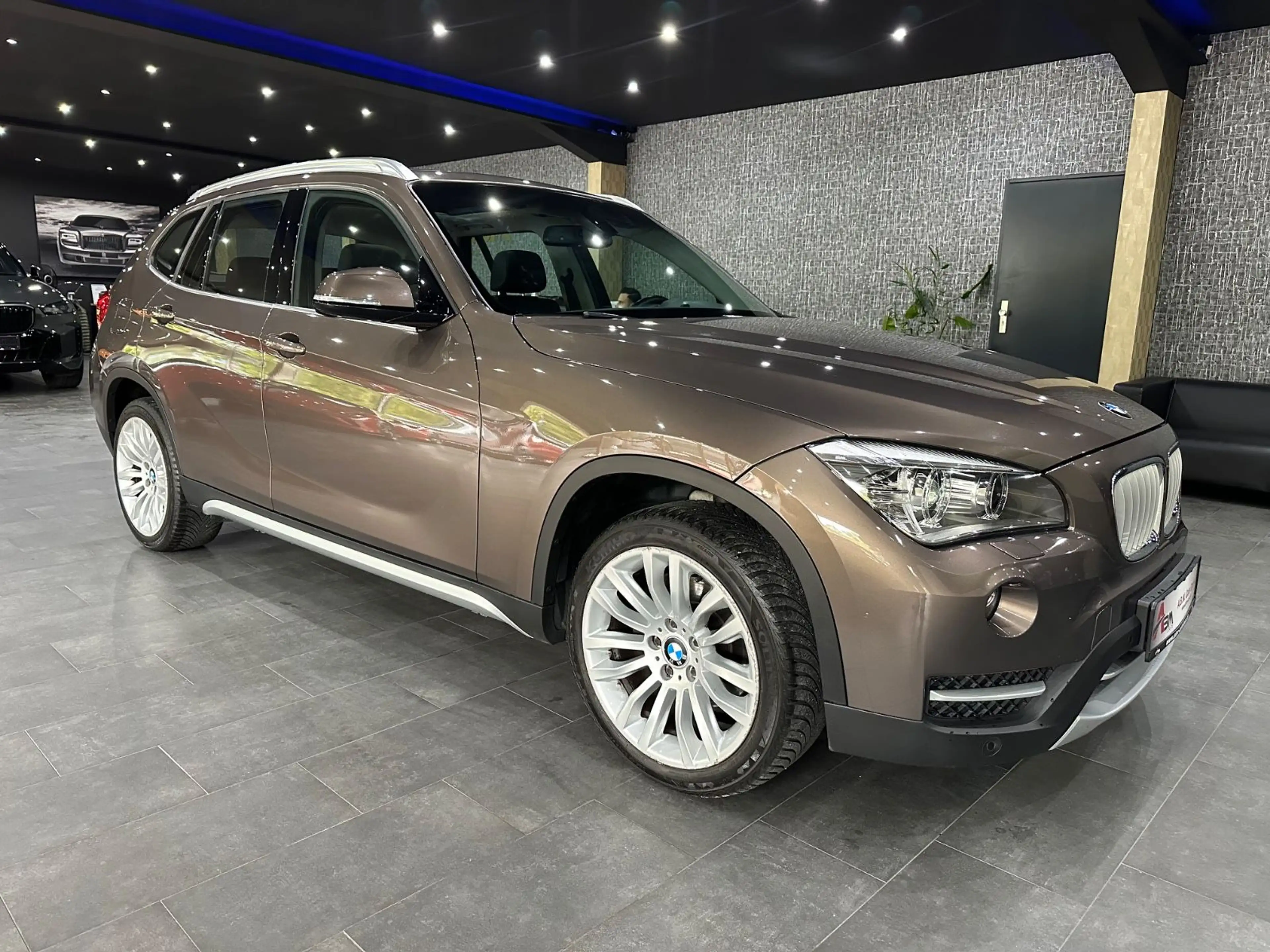 BMW X1 xDrive 18 d / PANORAMA / LEDER / XENON / NAVI — photo 3