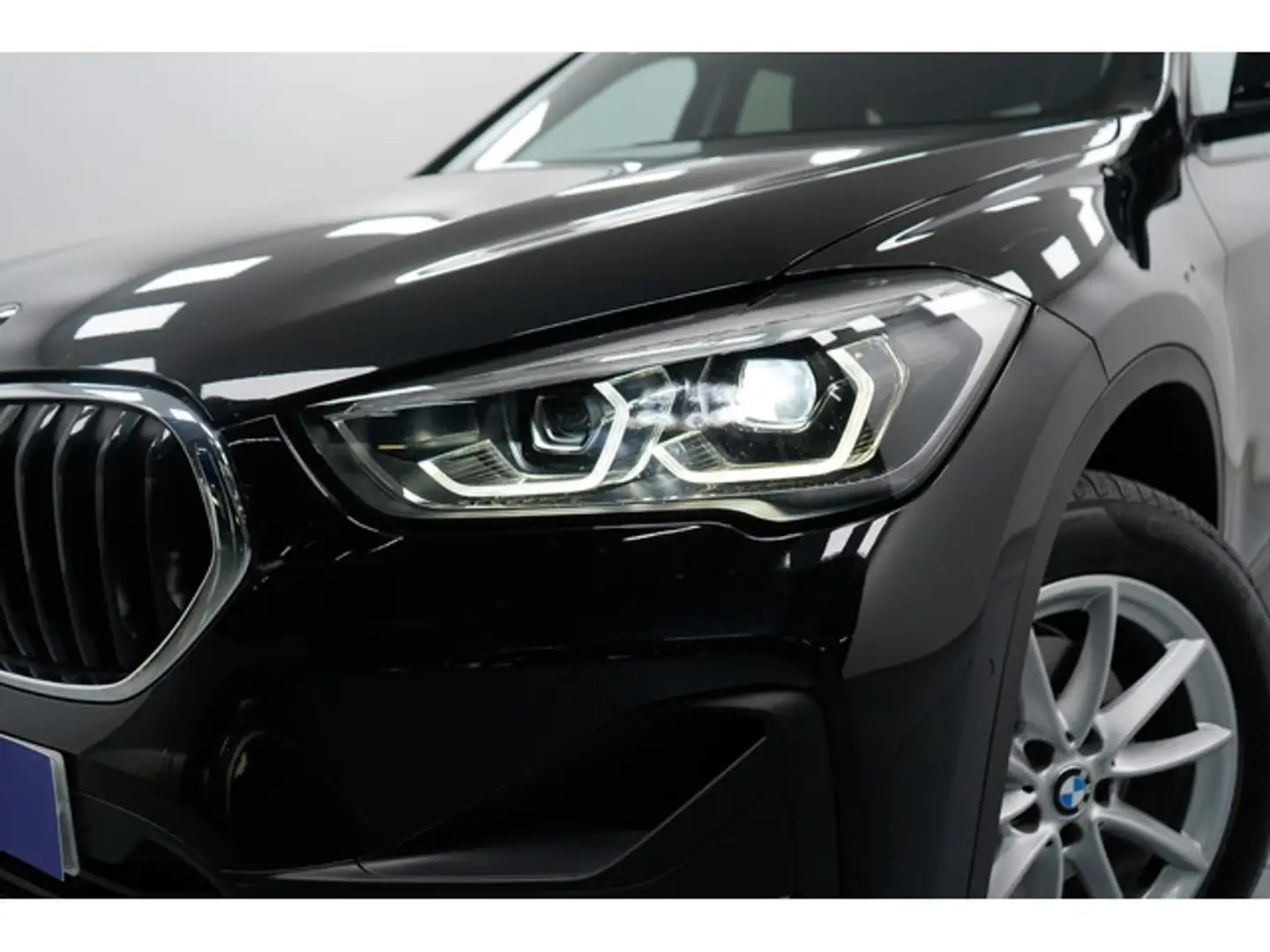 BMW X1 sDrive 18dA Schwarz - 2