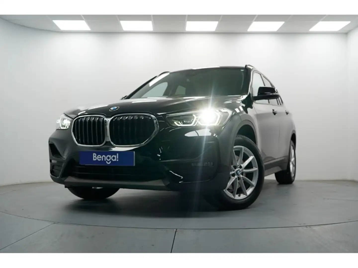 BMW X1 sDrive 18dA Schwarz - 1