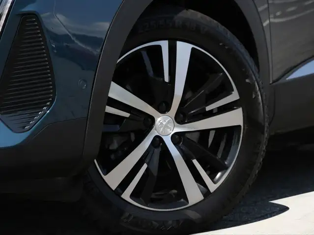Peugeot 3008 view 5
