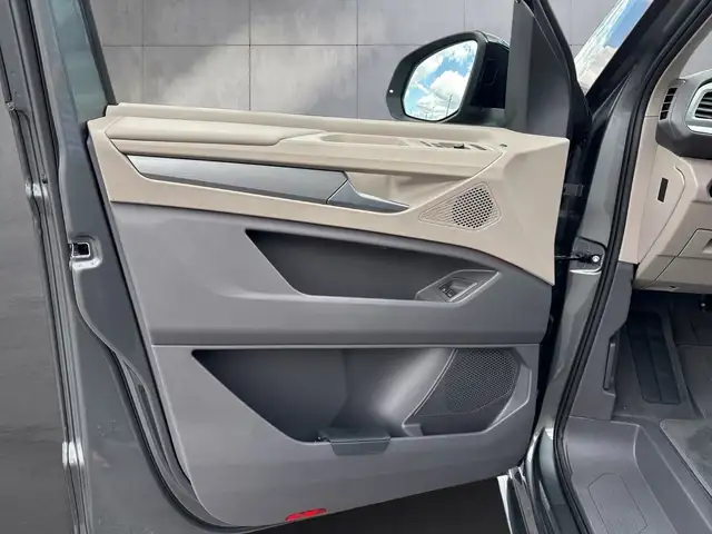 Volkswagen Multivan view 15