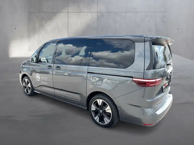 Volkswagen Multivan view 3