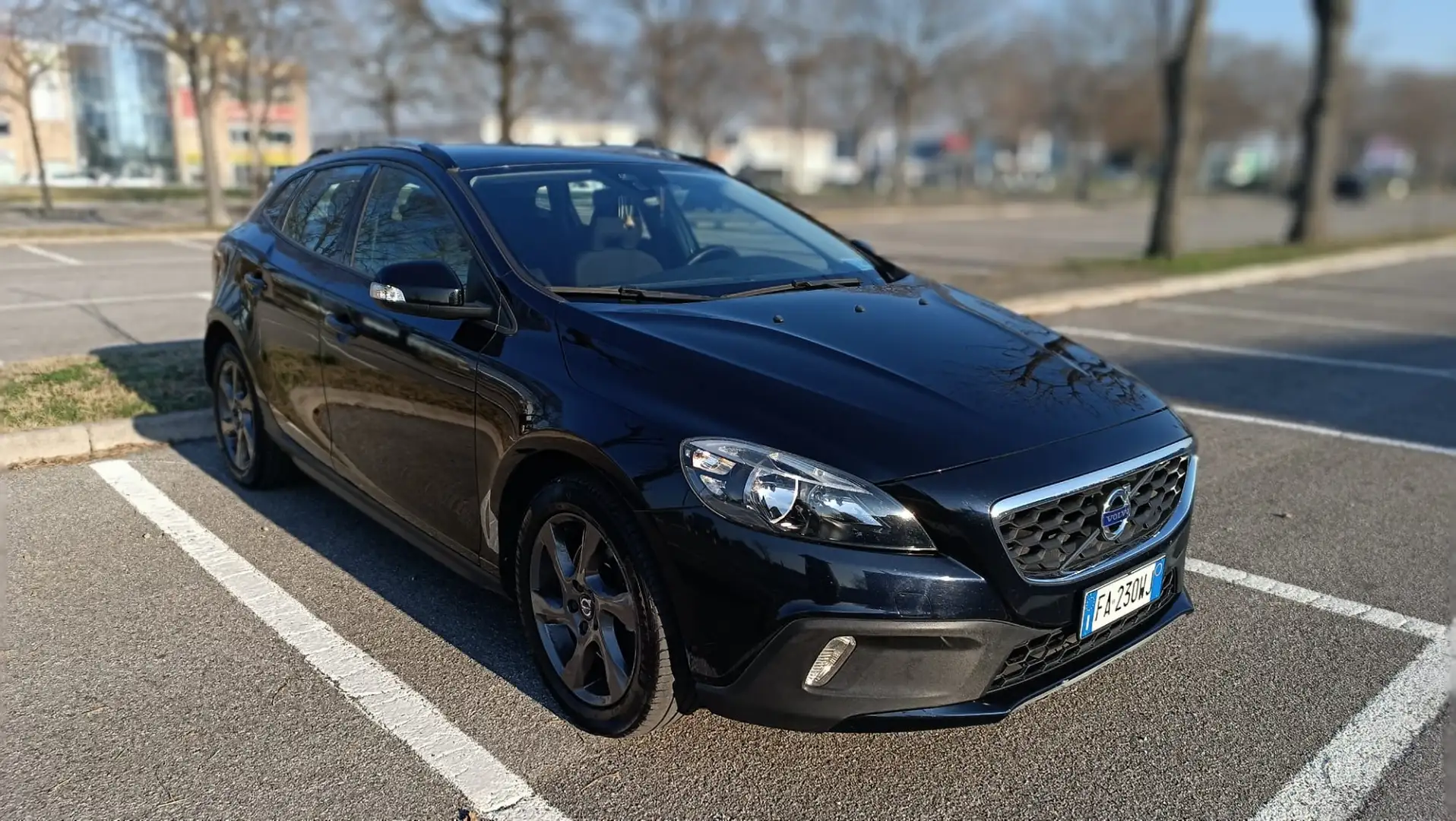 Volvo V40 Cross Country 2.0 d3 Momentum geartronic Blauw - 1