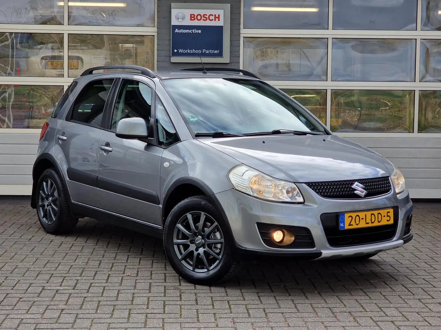 Suzuki SX4 1.6 AWD Exclusive 4X4 120PK Trekhaak|PDC|Navi|Clim Gris - 1