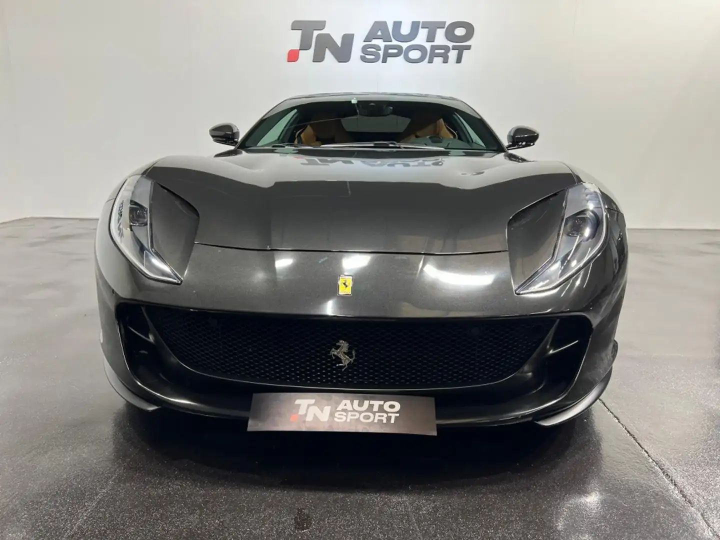 Ferrari 812 Superfast Rood - 2