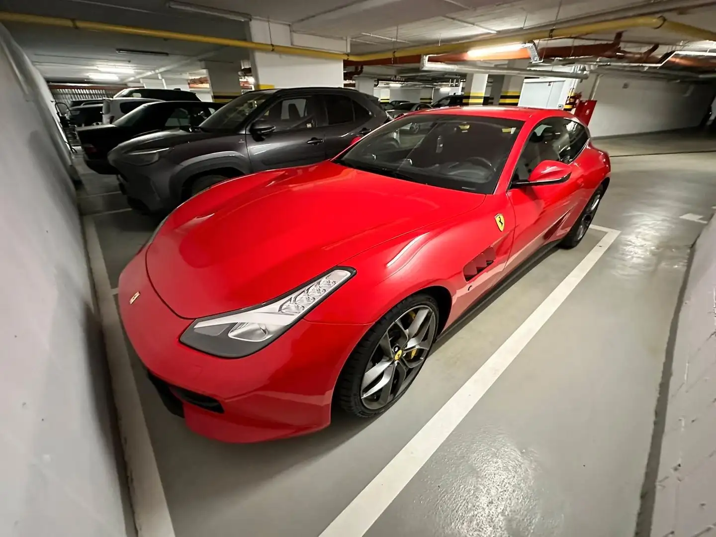 Ferrari GTC4 Lusso GTC4 LussoT Navi Kamera Tempo SHZ PDC Leder Rot - 1