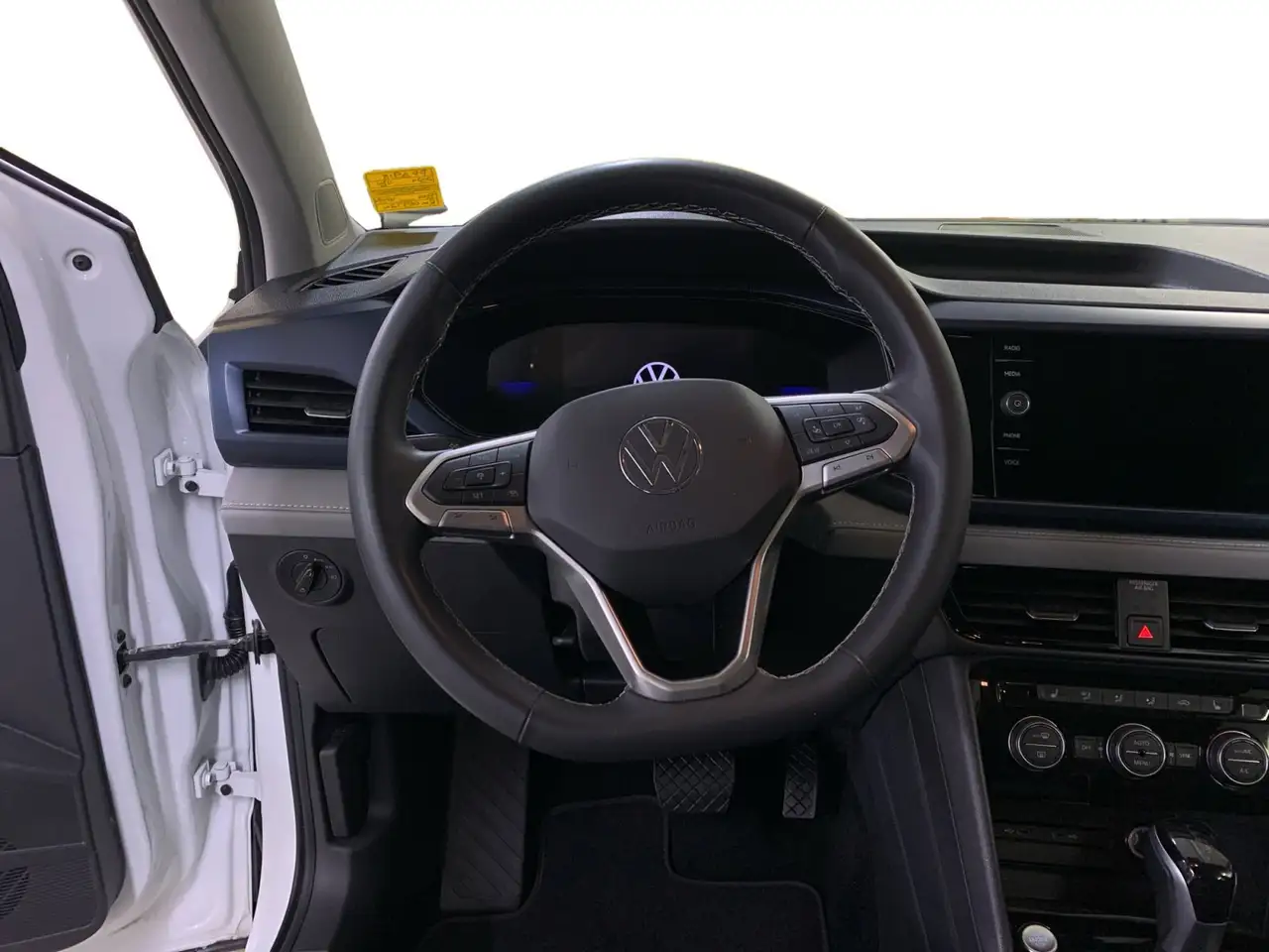 Volkswagen Taos снимка Volkswagen Taos