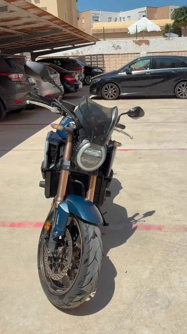 Honda CB 650 R (CB650RA ABS) 2021 - 13.336 km reales - ITV 2027 - Siempre en garaje Azul - 2