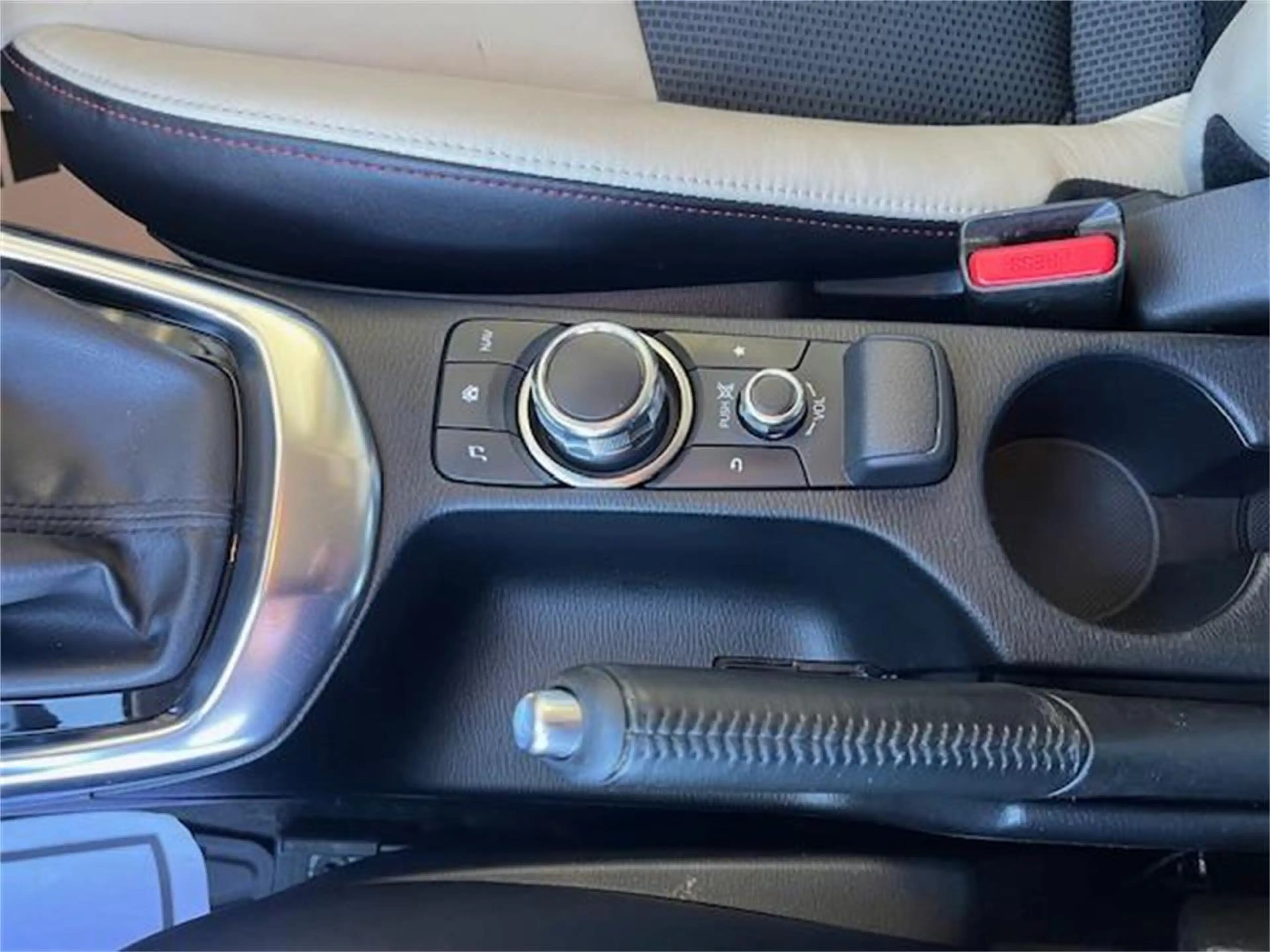 Mazda 2 G115 Revolution Top — photo 11