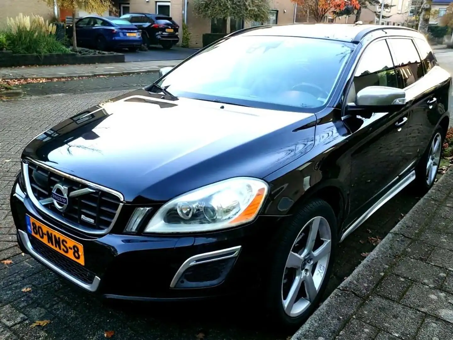 Volvo XC60 R-Design 2.0T Zwart - 1
