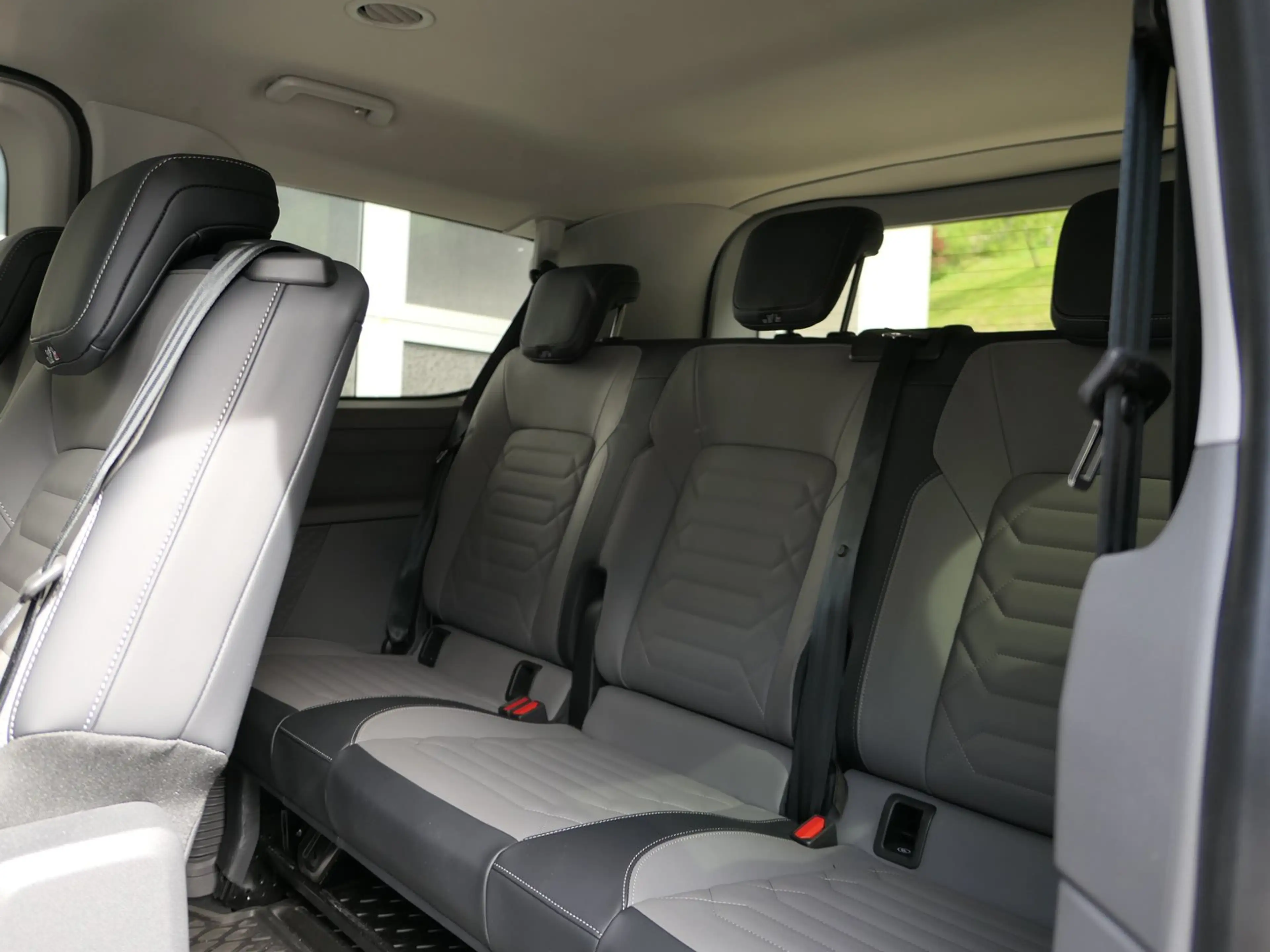 Volkswagen T7 Caravelle VW T7 Caravelle Style TDI 4MOTION — photo 4
