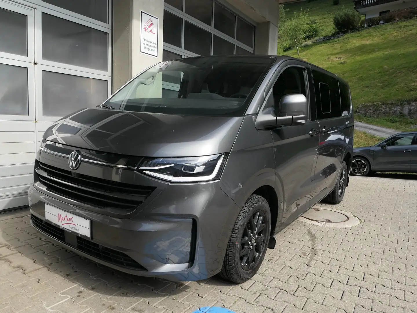 Volkswagen T7 Caravelle VW T7 Caravelle Style TDI 4MOTION Grau - 1
