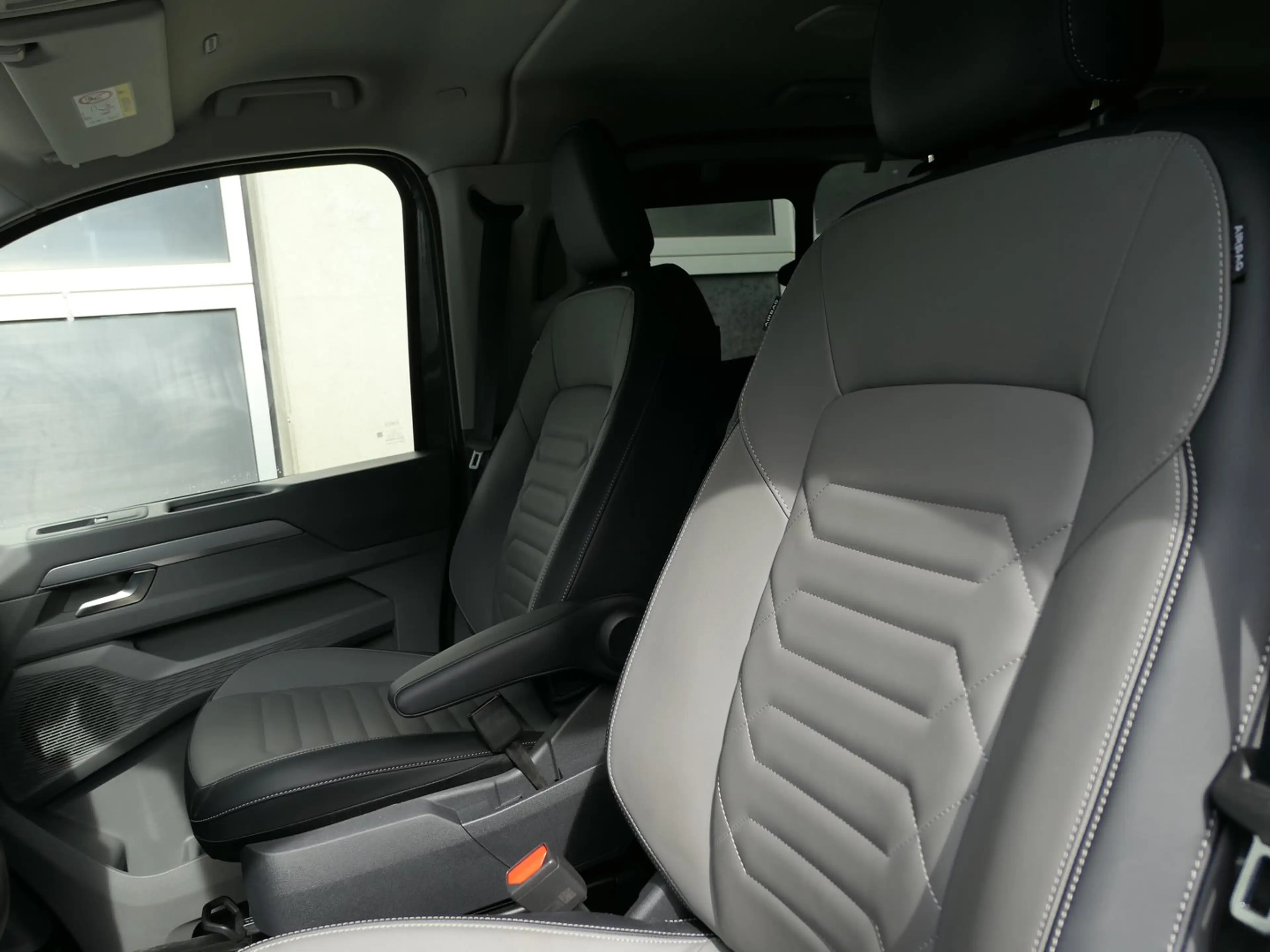 Volkswagen T7 Caravelle VW T7 Caravelle Style TDI 4MOTION — photo 6