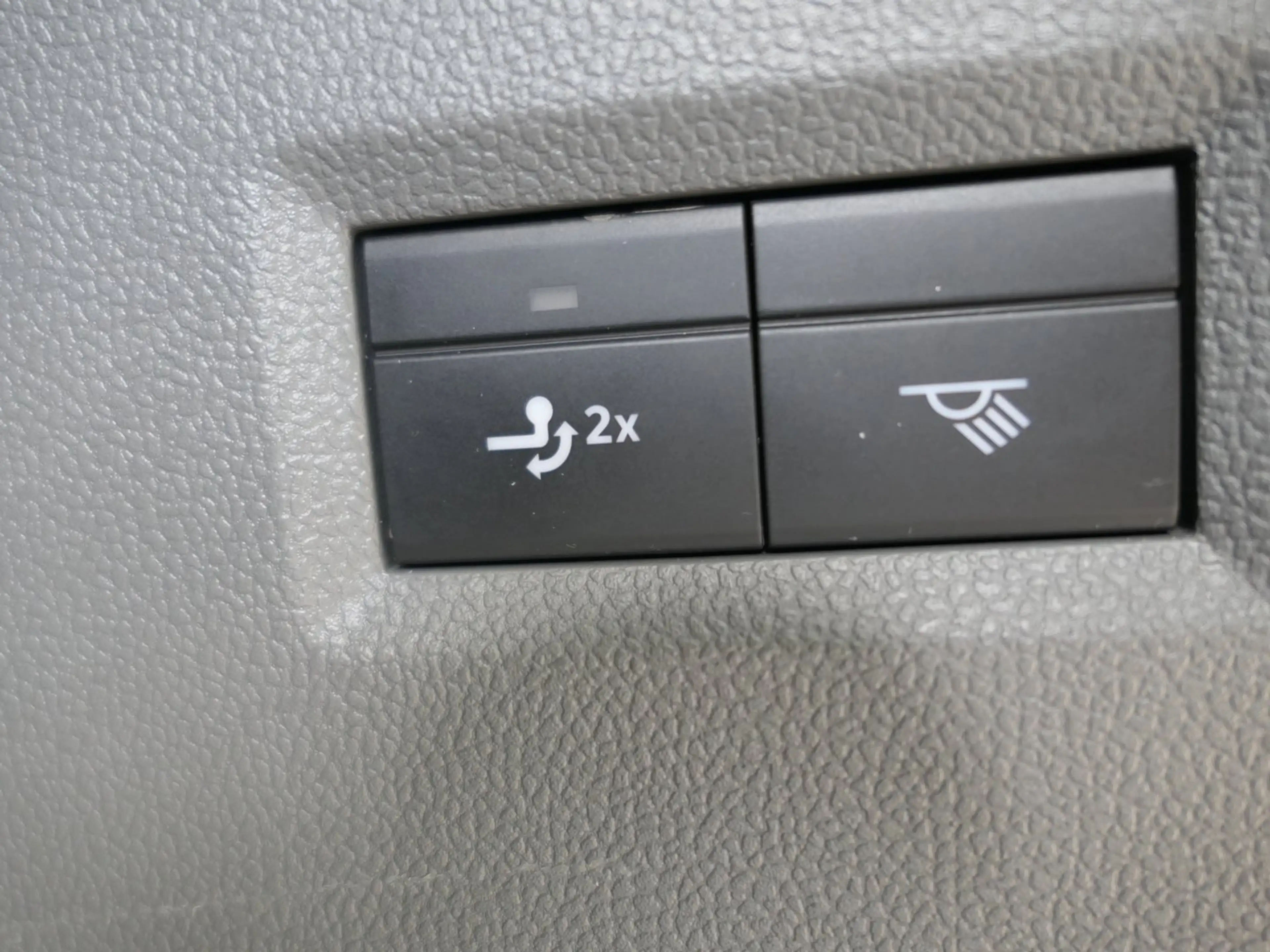 Volkswagen T7 Caravelle VW T7 Caravelle Style TDI 4MOTION — photo 13