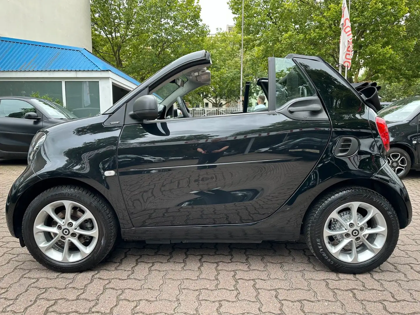 smart forTwo fortwo cabrio 66kW passion*LED*NAVI*SHZ*KLIMA* Schwarz - 2