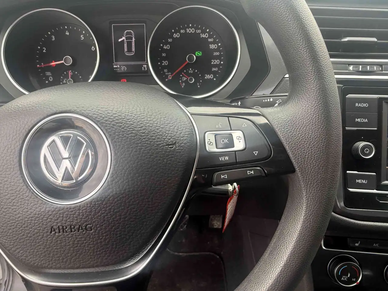 Volkswagen Tiguan снимка Volkswagen Tiguan