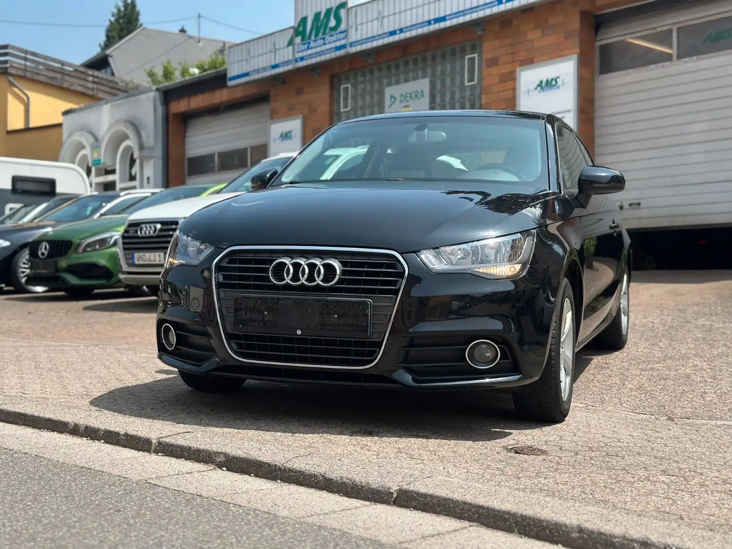 Audi A1 attraction Schwarz - 2