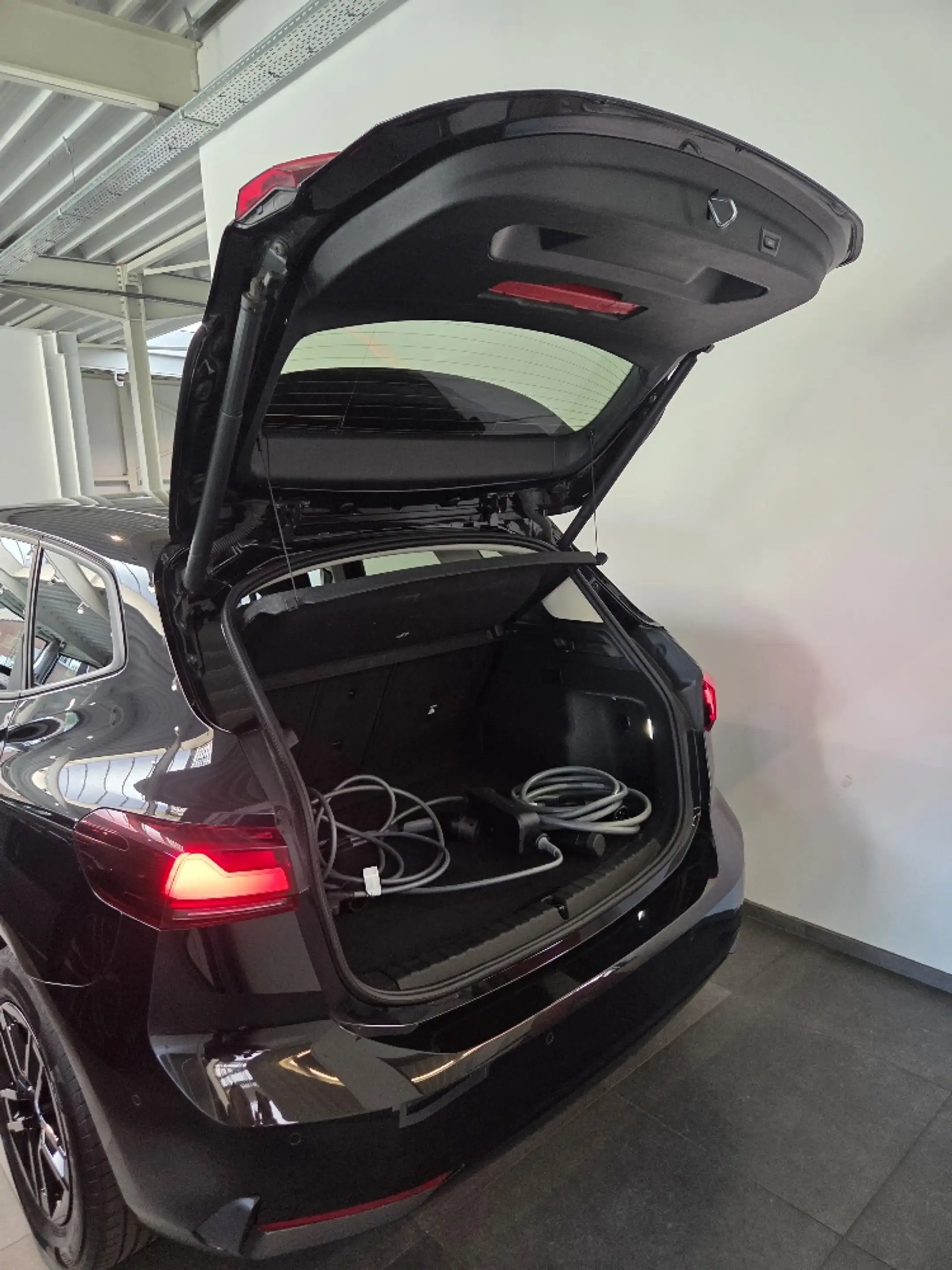 BMW 225 Active Tourer PHEV 225xe — photo 4