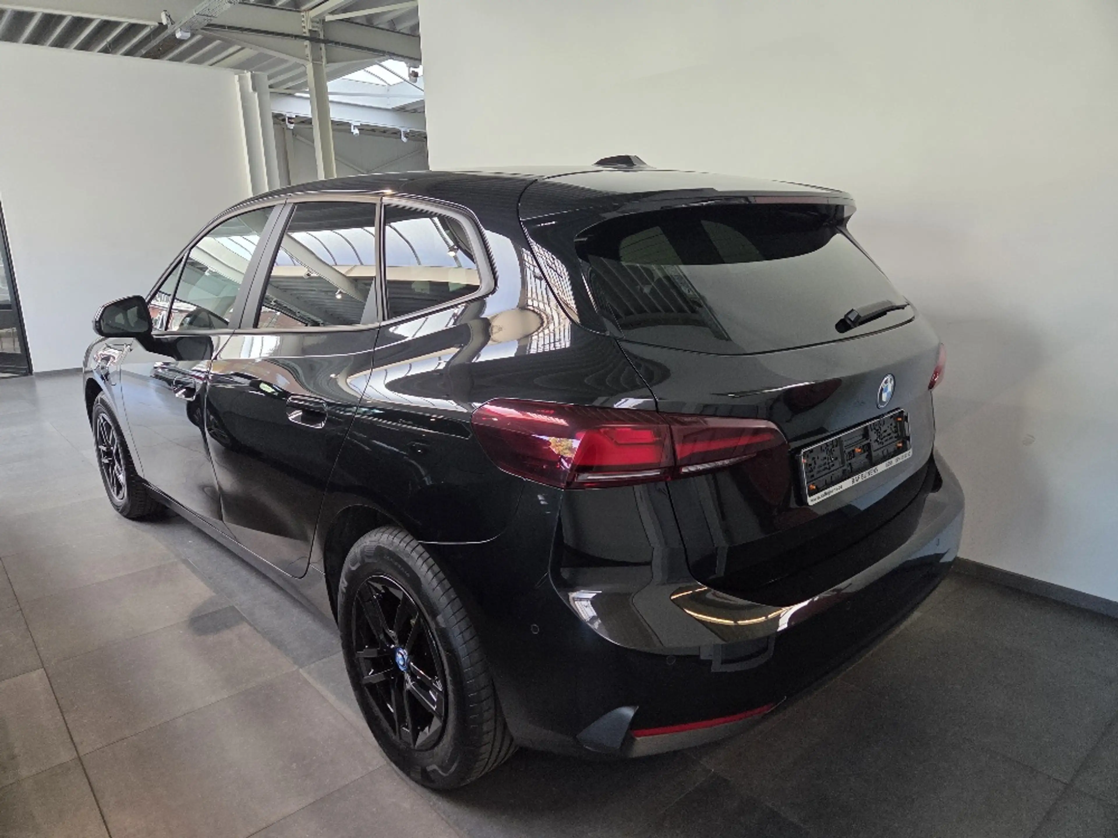 BMW 225 Active Tourer PHEV 225xe — photo 3