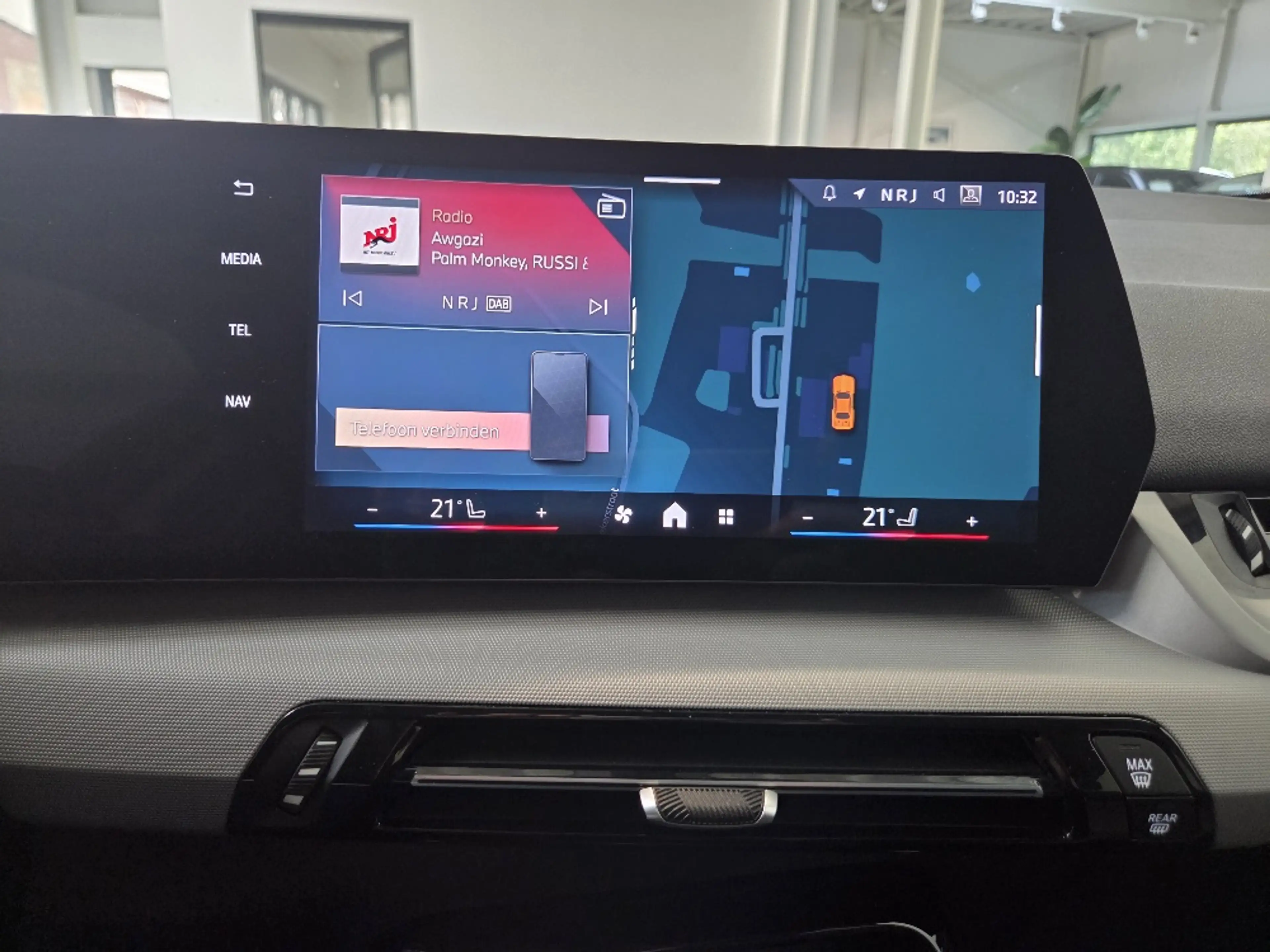 BMW 225 Active Tourer PHEV 225xe — photo 10