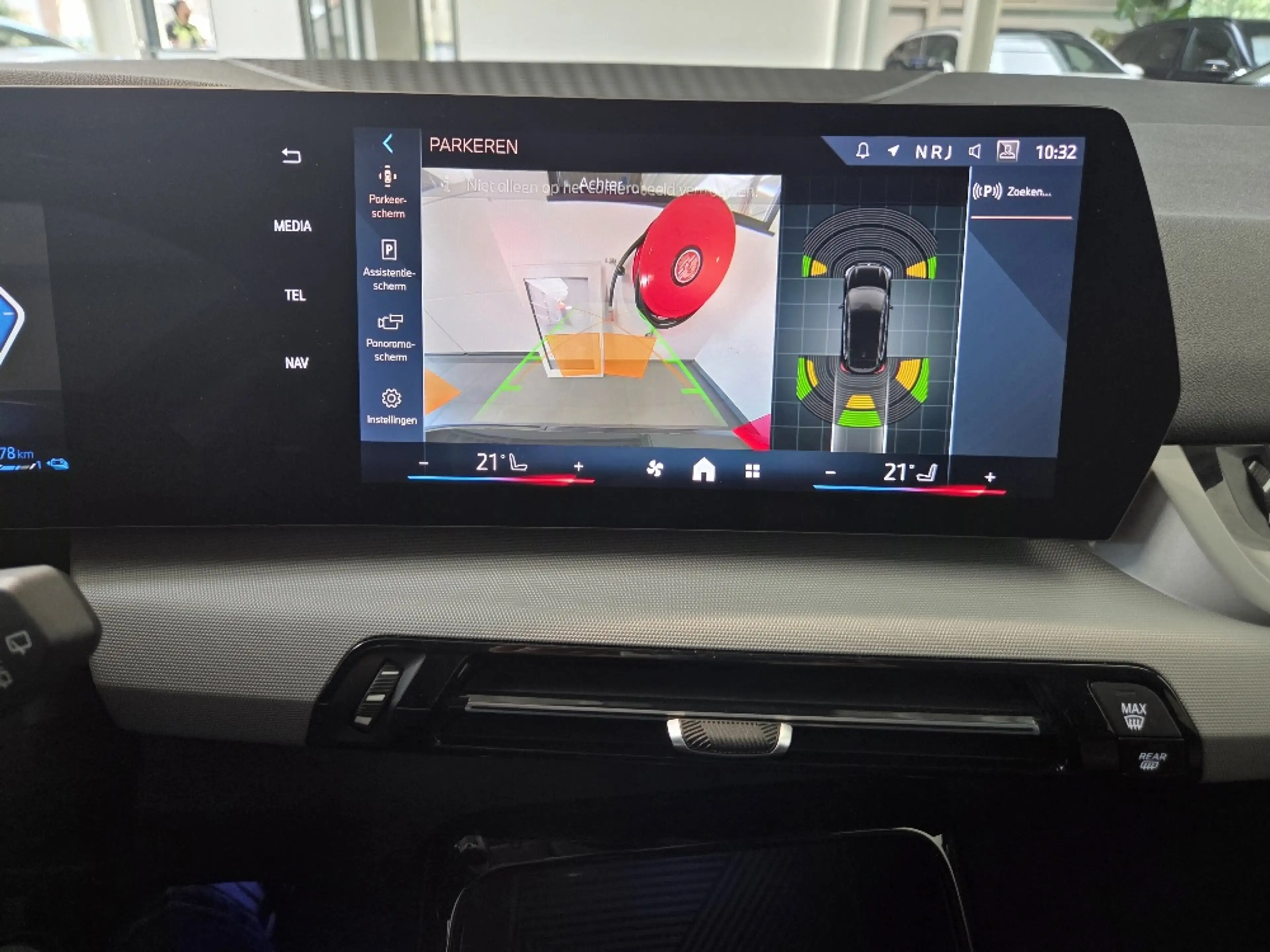 BMW 225 Active Tourer PHEV 225xe — photo 9