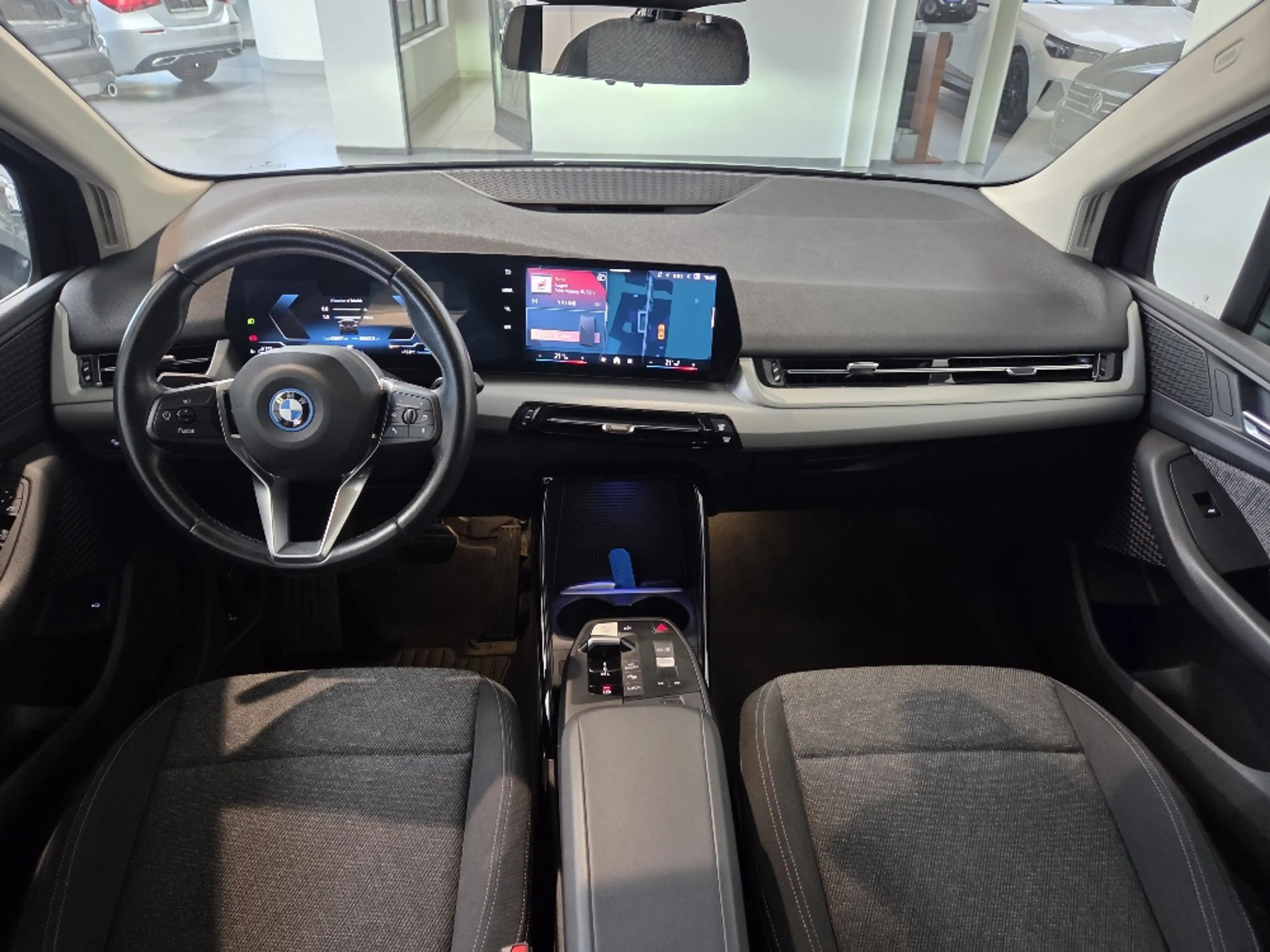 BMW 225 Active Tourer PHEV 225xe — photo 8