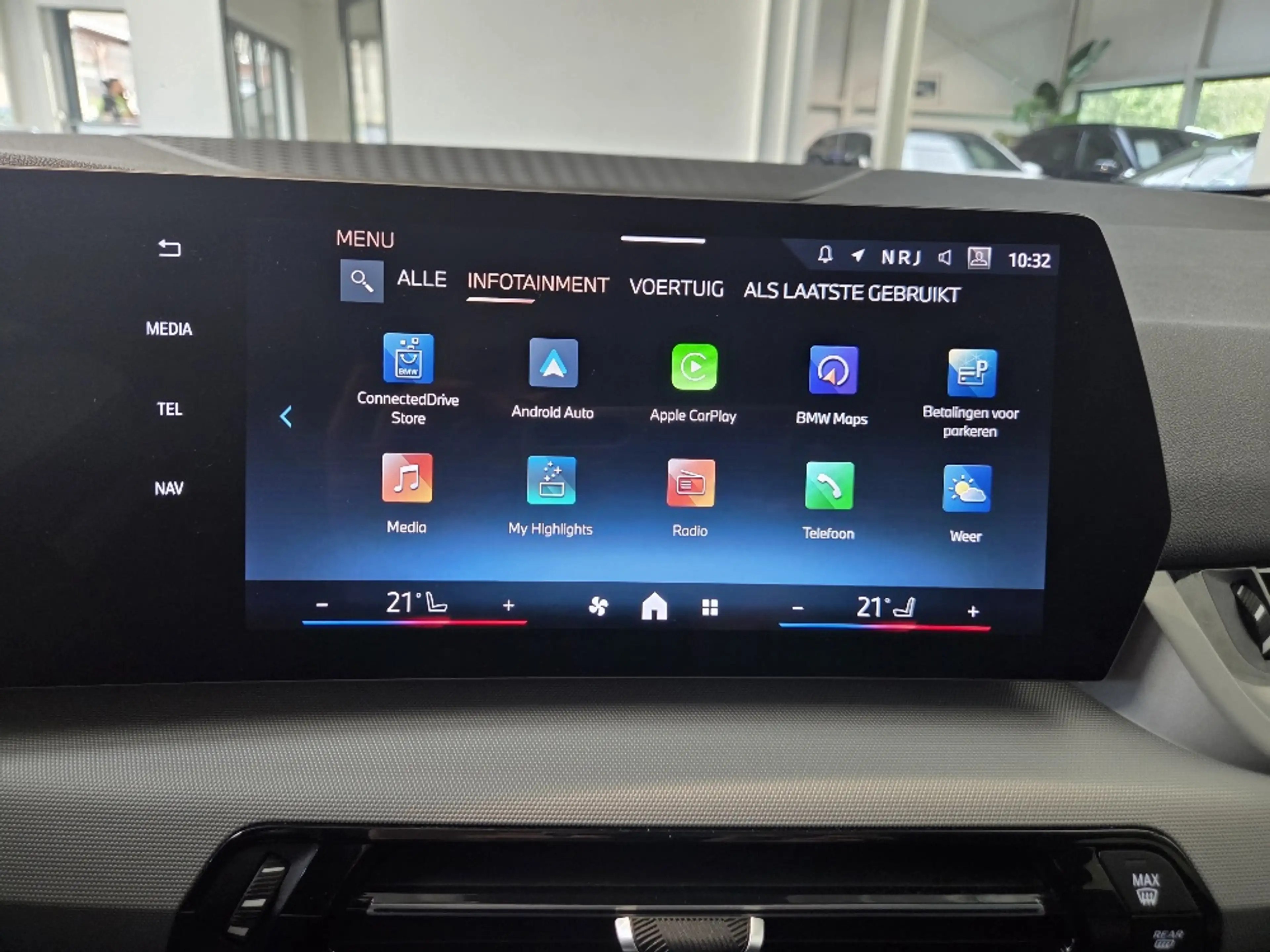 BMW 225 Active Tourer PHEV 225xe — photo 11