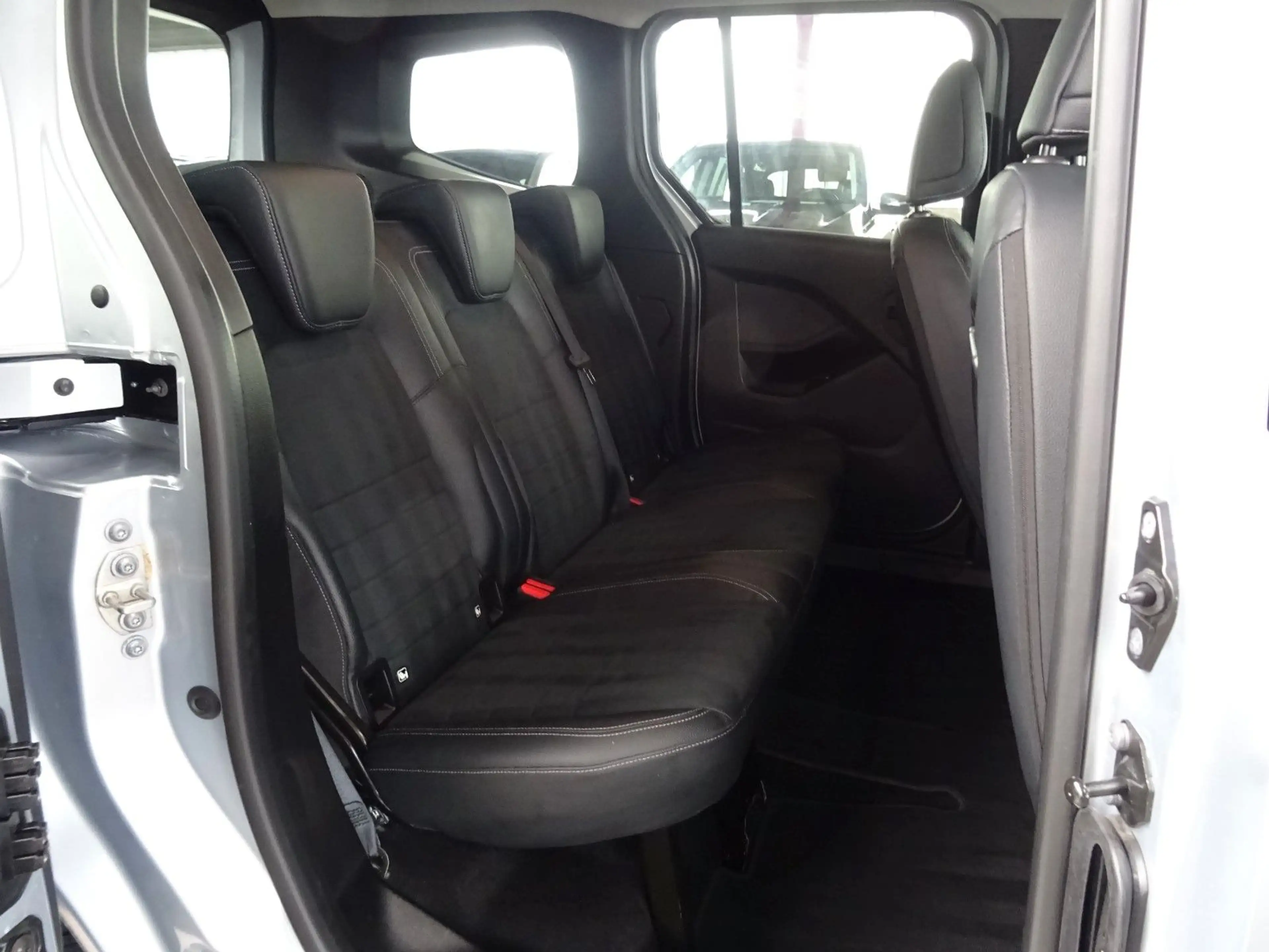 Mercedes-Benz T-Class T 180 d Edition — photo 14