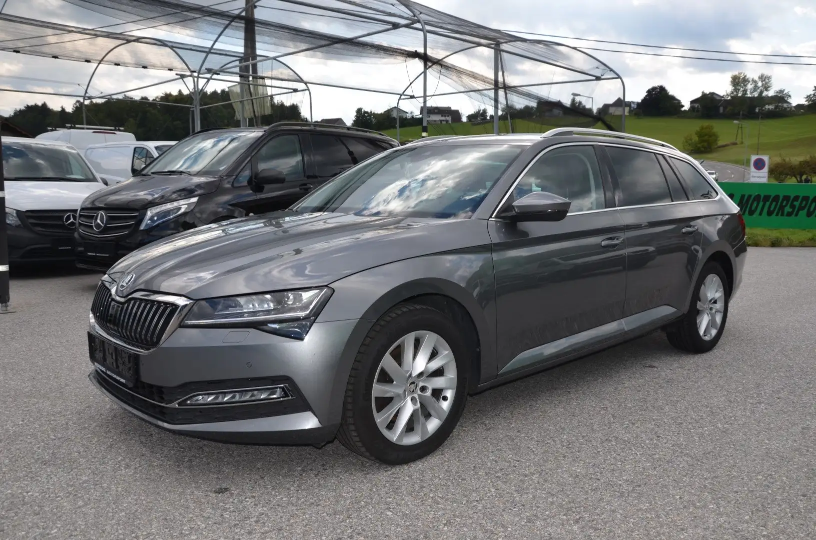Skoda Superb Superb Kombi 2,0 TDI Style MATRIX AHV STAND-H 1.Be Grau - 2