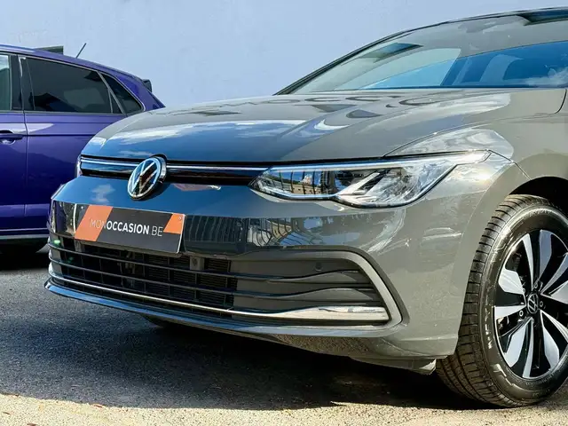 Volkswagen Golf view 3