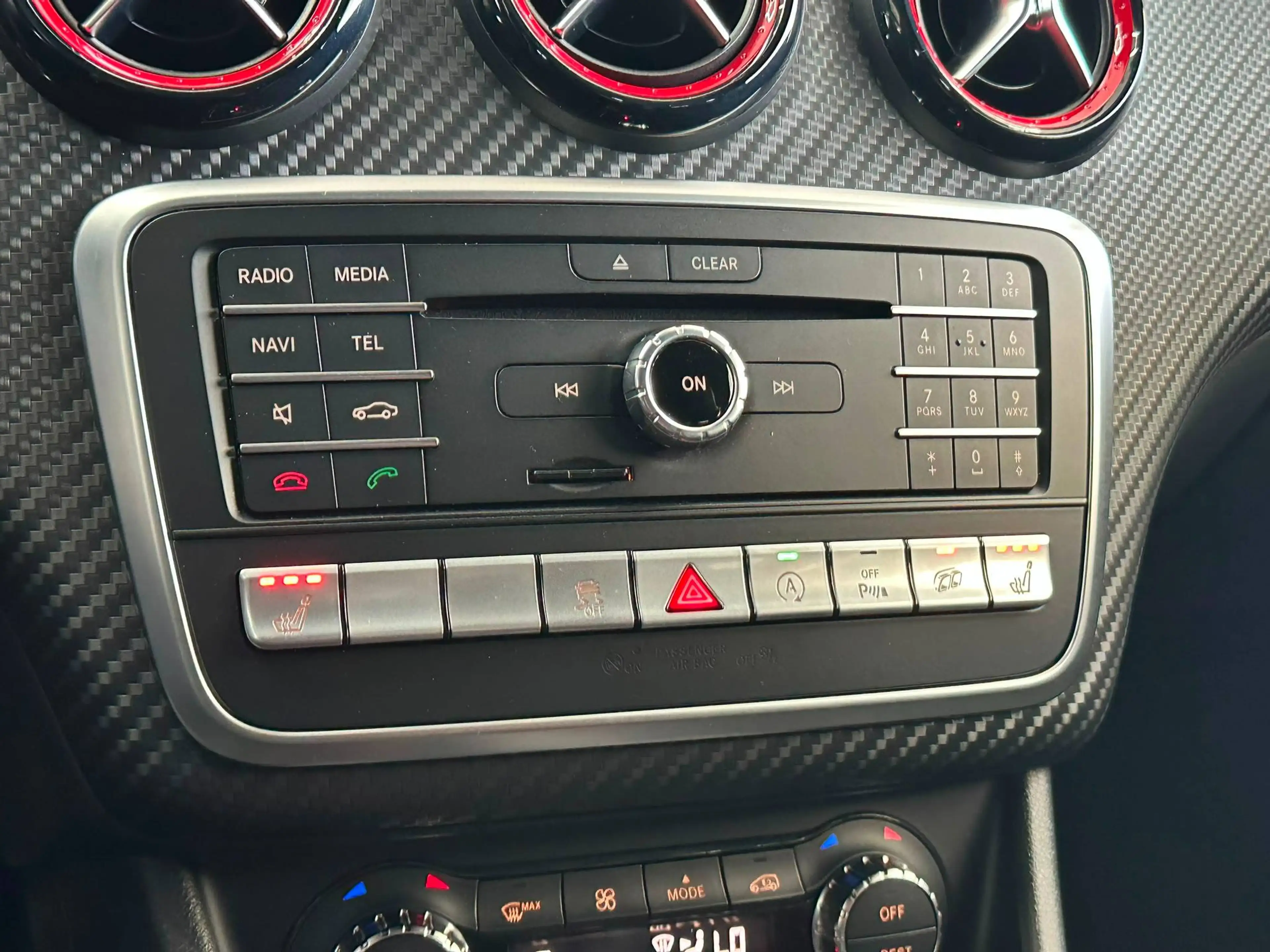 Mercedes-Benz A 45 AMG 🟢A 45 AMG 4-MATIC / FULL CARNET / BOITE AUTO / SIEGES CHAUFFANTS / ÉTAT SHOWROOM — photo 13