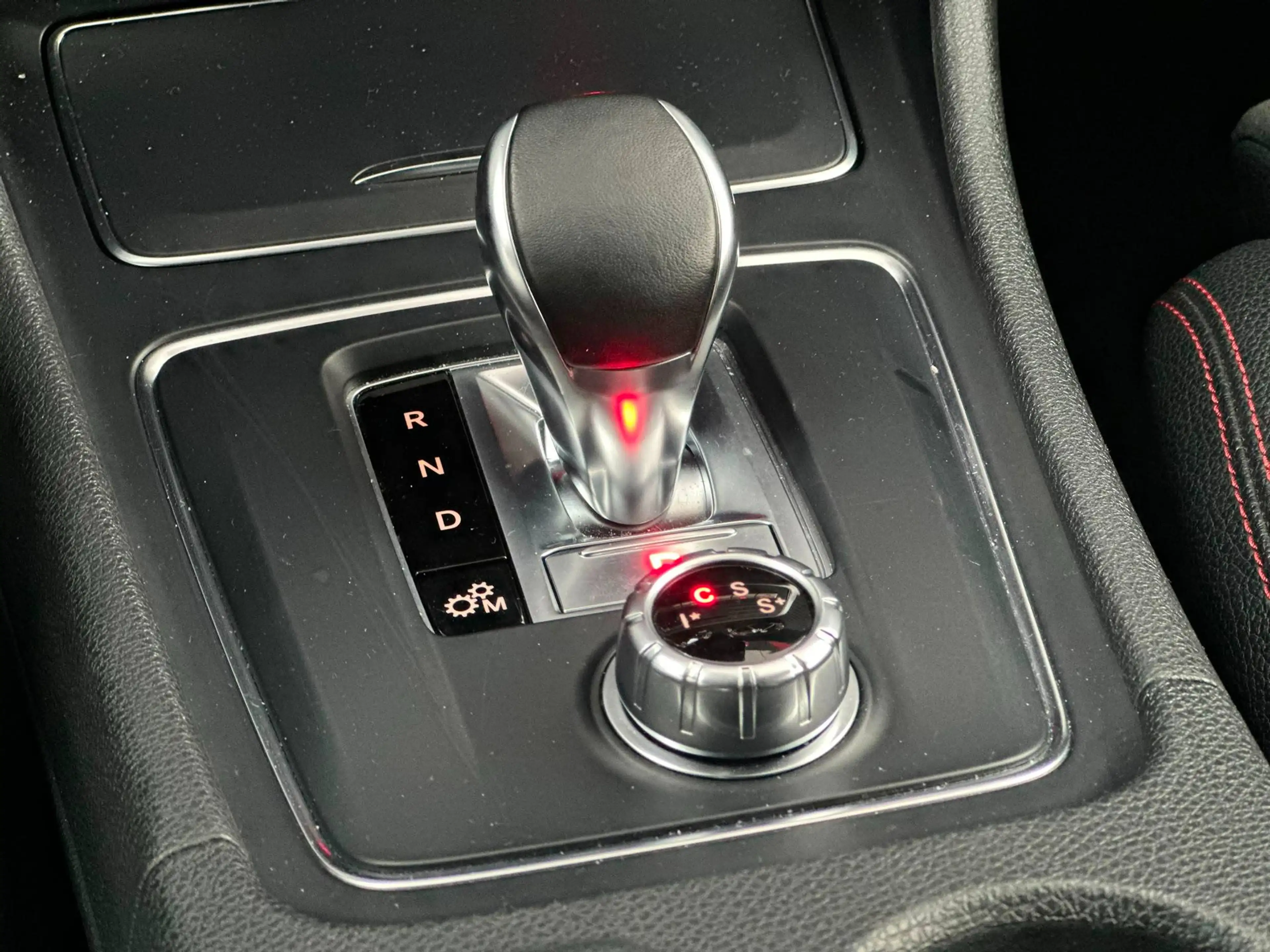 Mercedes-Benz A 45 AMG 🟢A 45 AMG 4-MATIC / FULL CARNET / BOITE AUTO / SIEGES CHAUFFANTS / ÉTAT SHOWROOM — photo 14