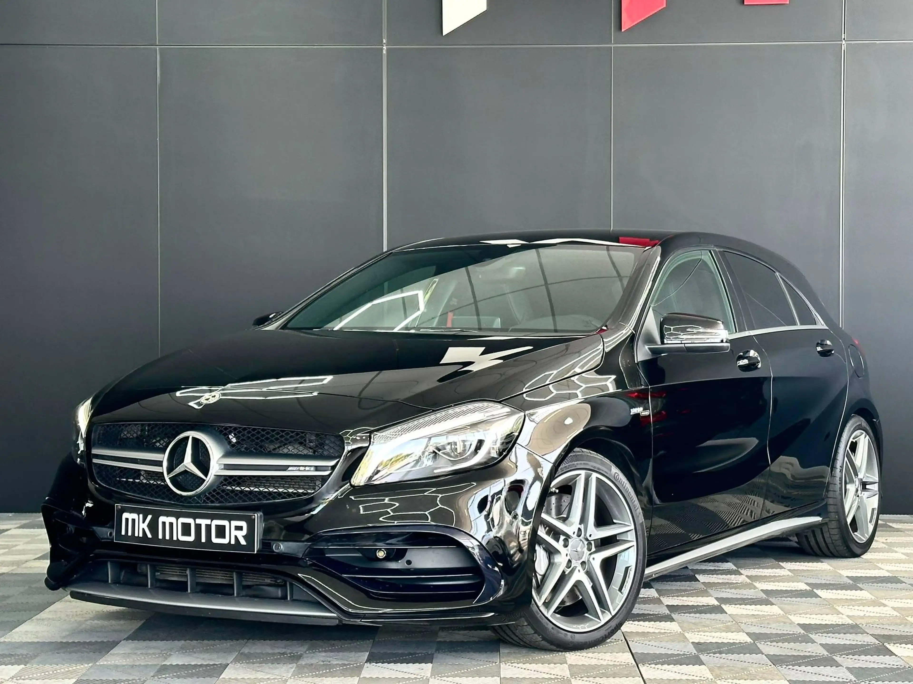 Mercedes-Benz A 45 AMG 🟢A 45 AMG 4-MATIC / FULL CARNET / BOITE AUTO / SIEGES CHAUFFANTS / ÉTAT SHOWROOM