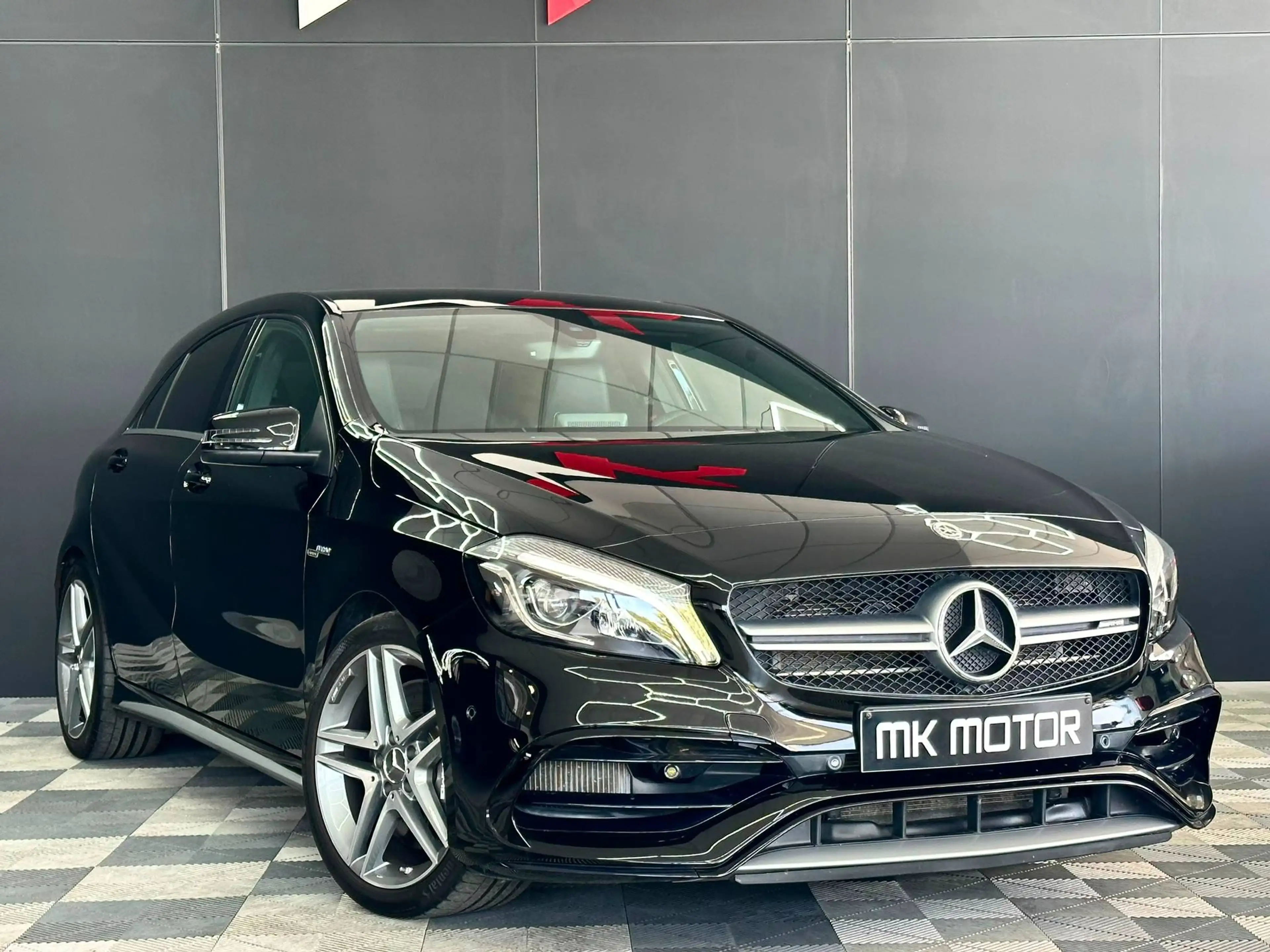 Mercedes-Benz A 45 AMG 🟢A 45 AMG 4-MATIC / FULL CARNET / BOITE AUTO / SIEGES CHAUFFANTS / ÉTAT SHOWROOM — photo 2
