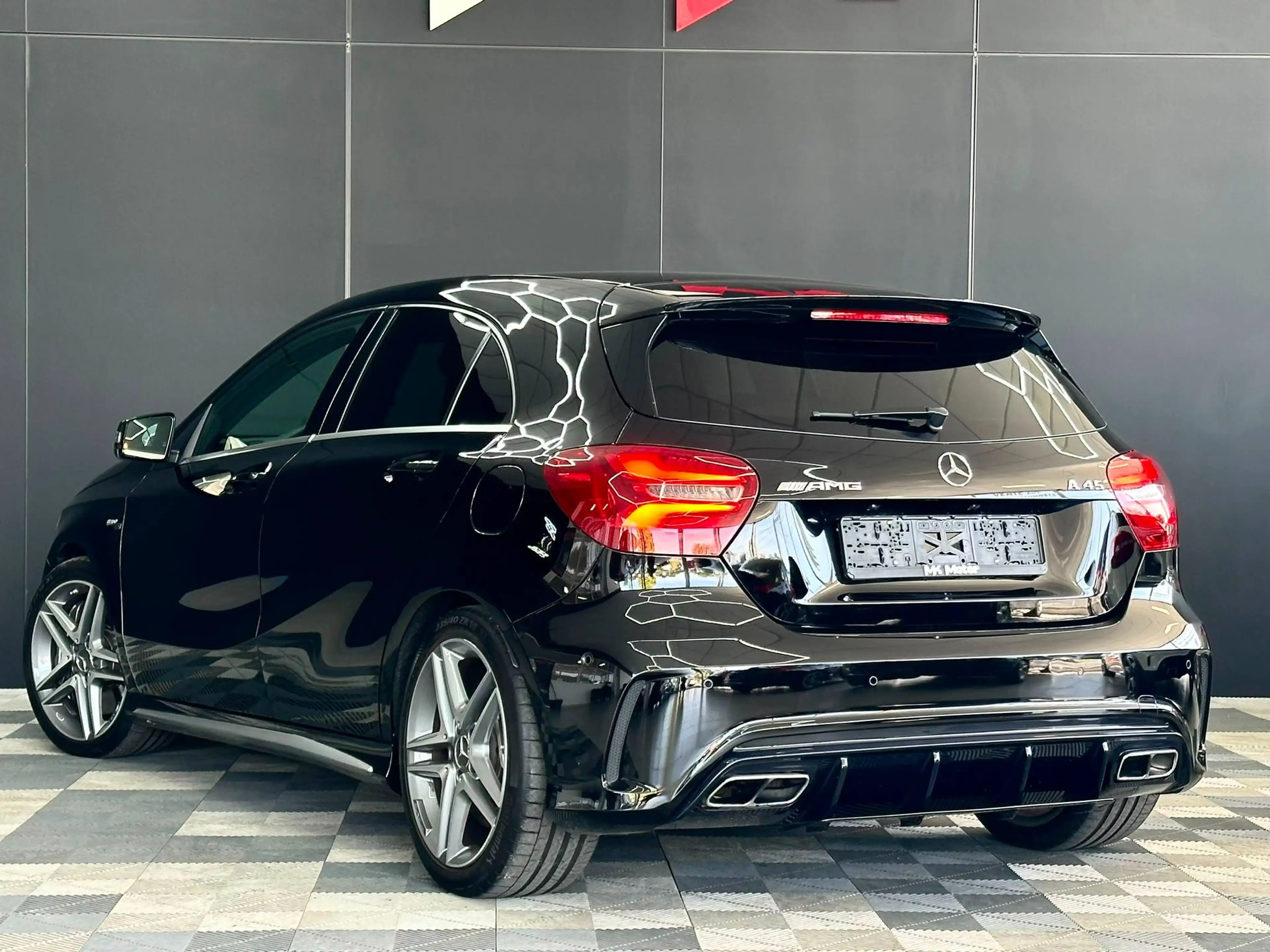 Mercedes-Benz A 45 AMG 🟢A 45 AMG 4-MATIC / FULL CARNET / BOITE AUTO / SIEGES CHAUFFANTS / ÉTAT SHOWROOM — photo 4