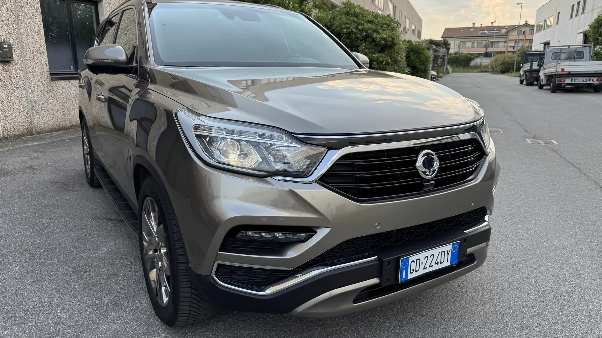 SsangYong Rexton 2.2 e-xdi Icon 4wd 7p.ti auto EXTRA FULL brončana - 2