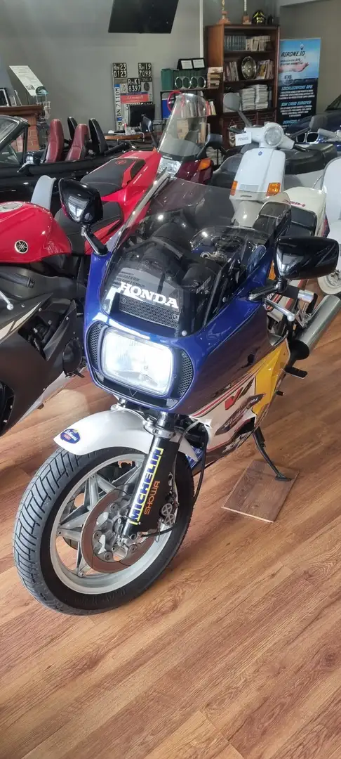 Honda VF 1000 Rothmans - 1