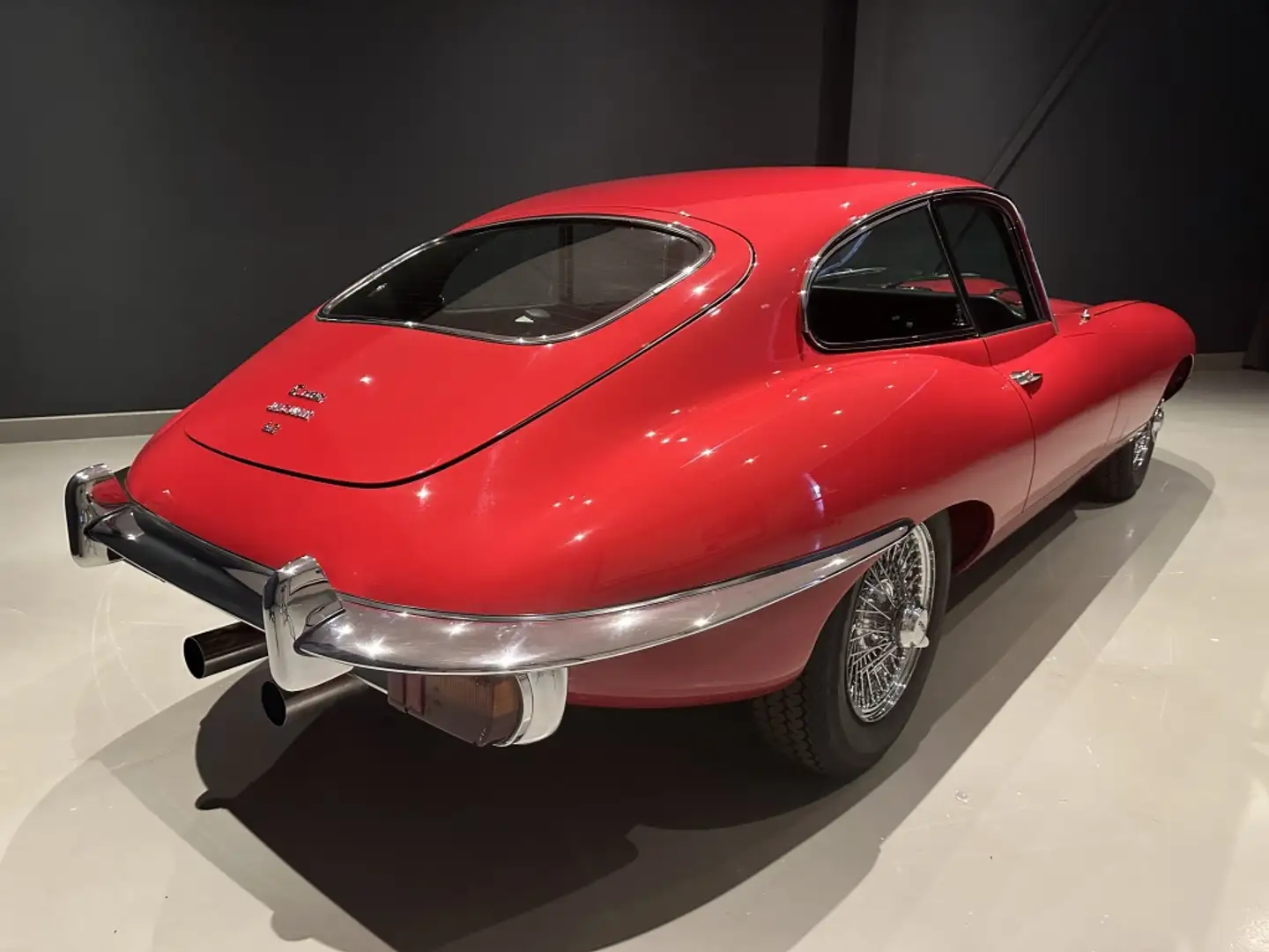 Jaguar E-Type Serie 2 Coupé 4,2 Rood - 2