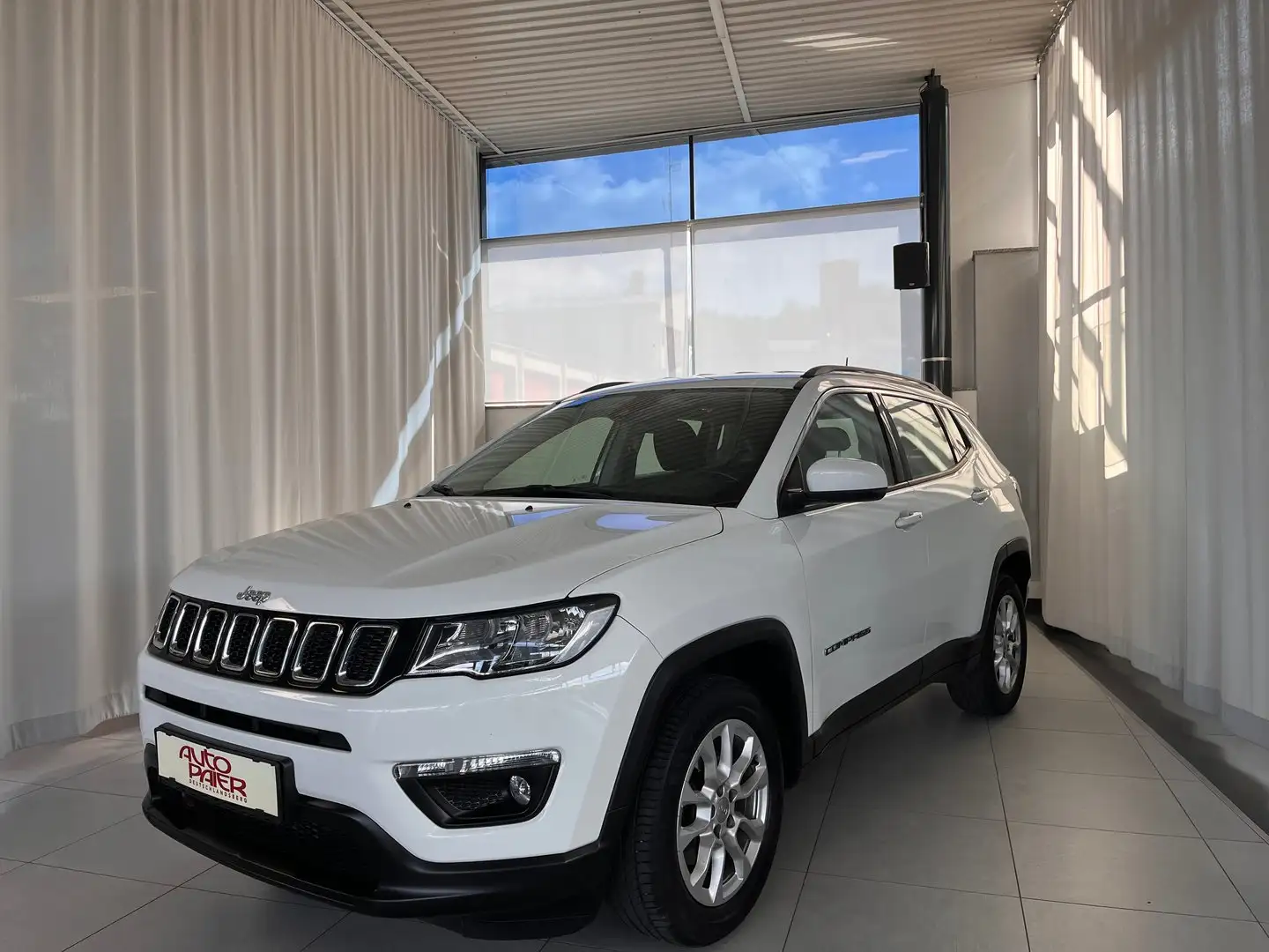 Jeep Compass 1,6 MultiJet FWD 6MT Longitude Weiß - 1