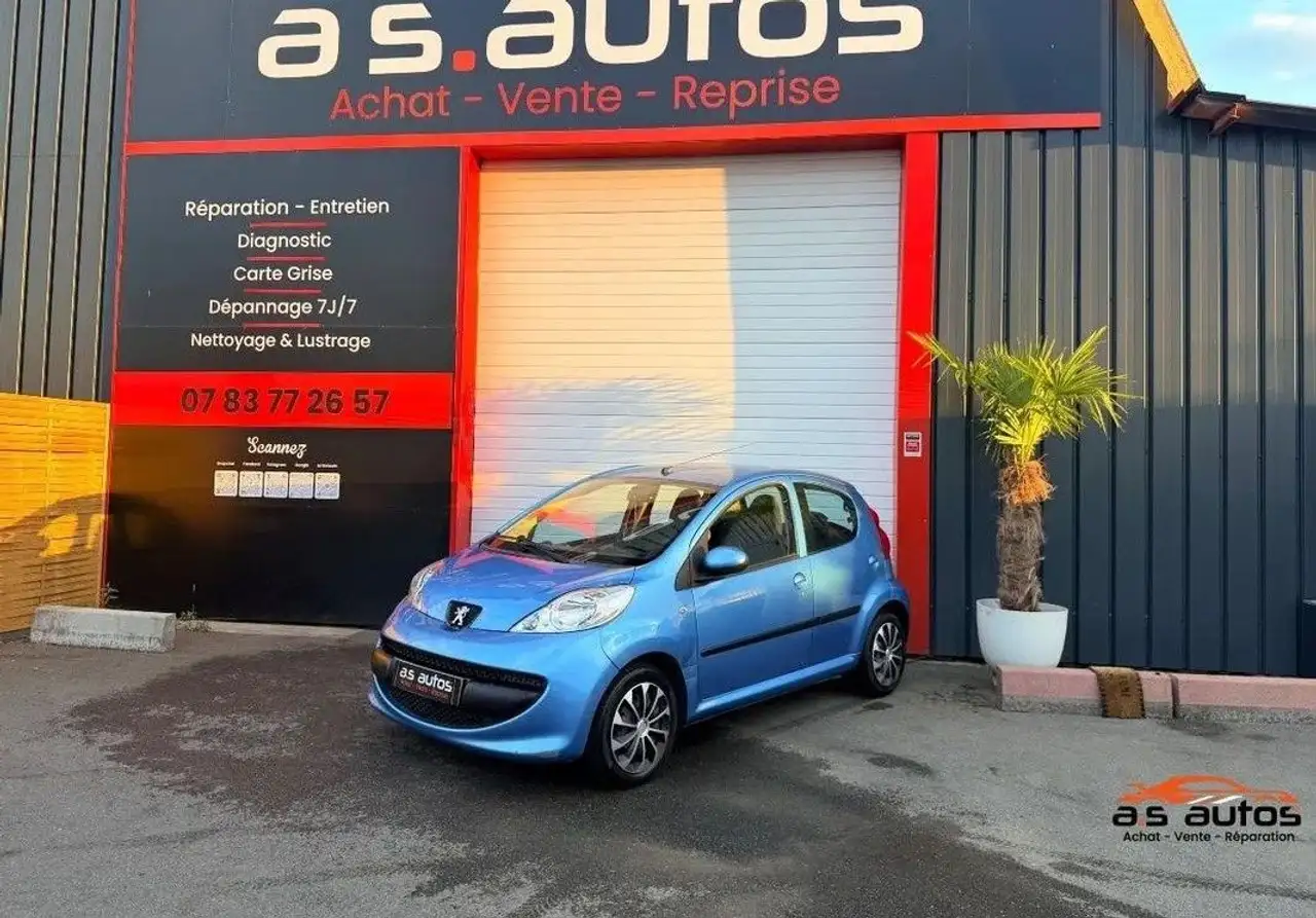 Peugeot 107 1.0 i 70 cv BVA clim 5 portes