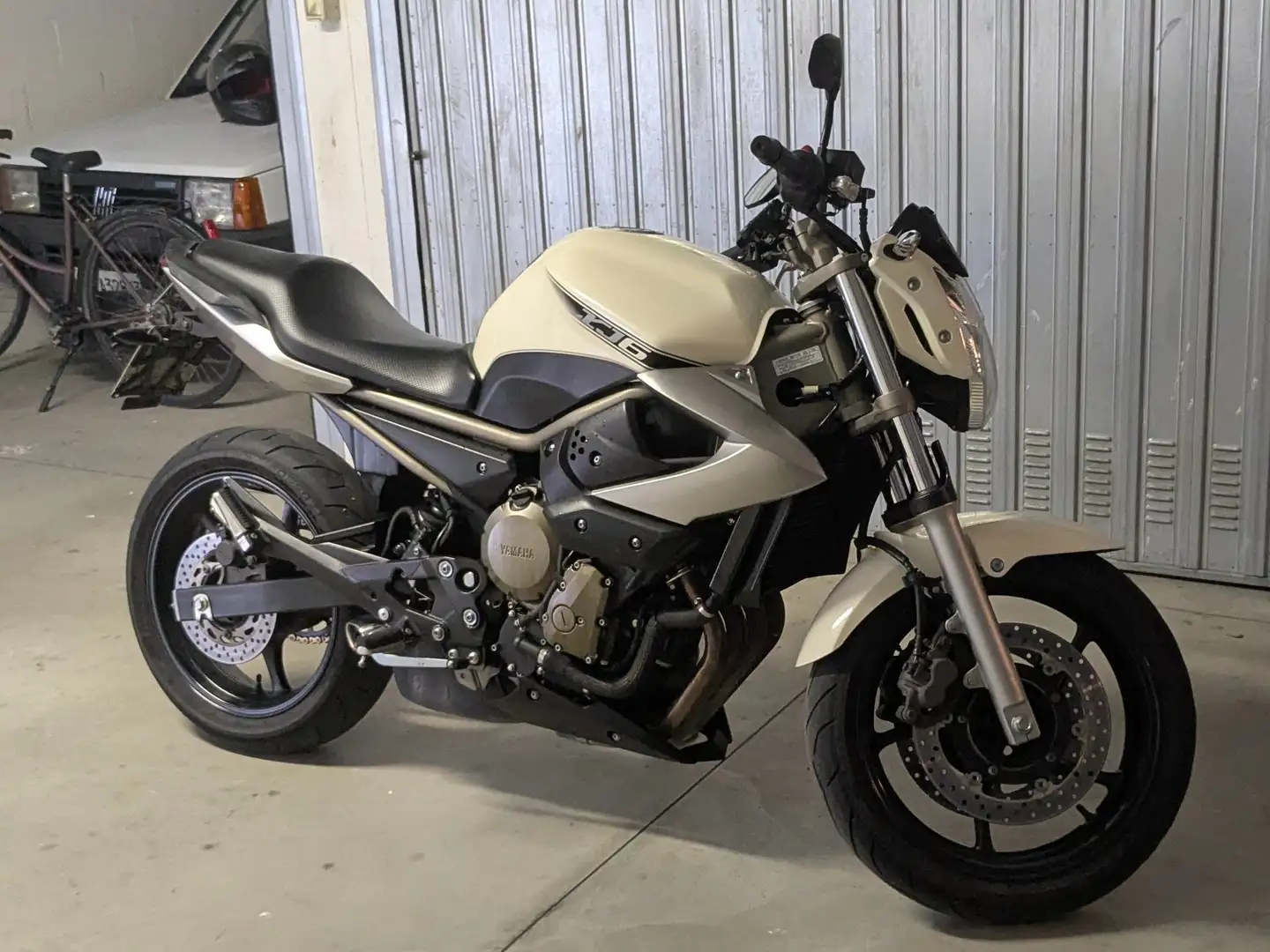Yamaha XJ 6 White - 2