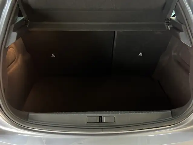 Peugeot 208 view 16