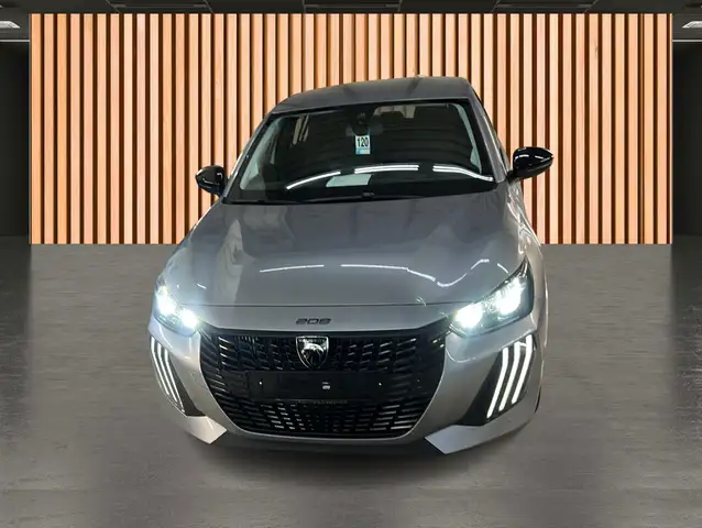 Peugeot 208 view 4