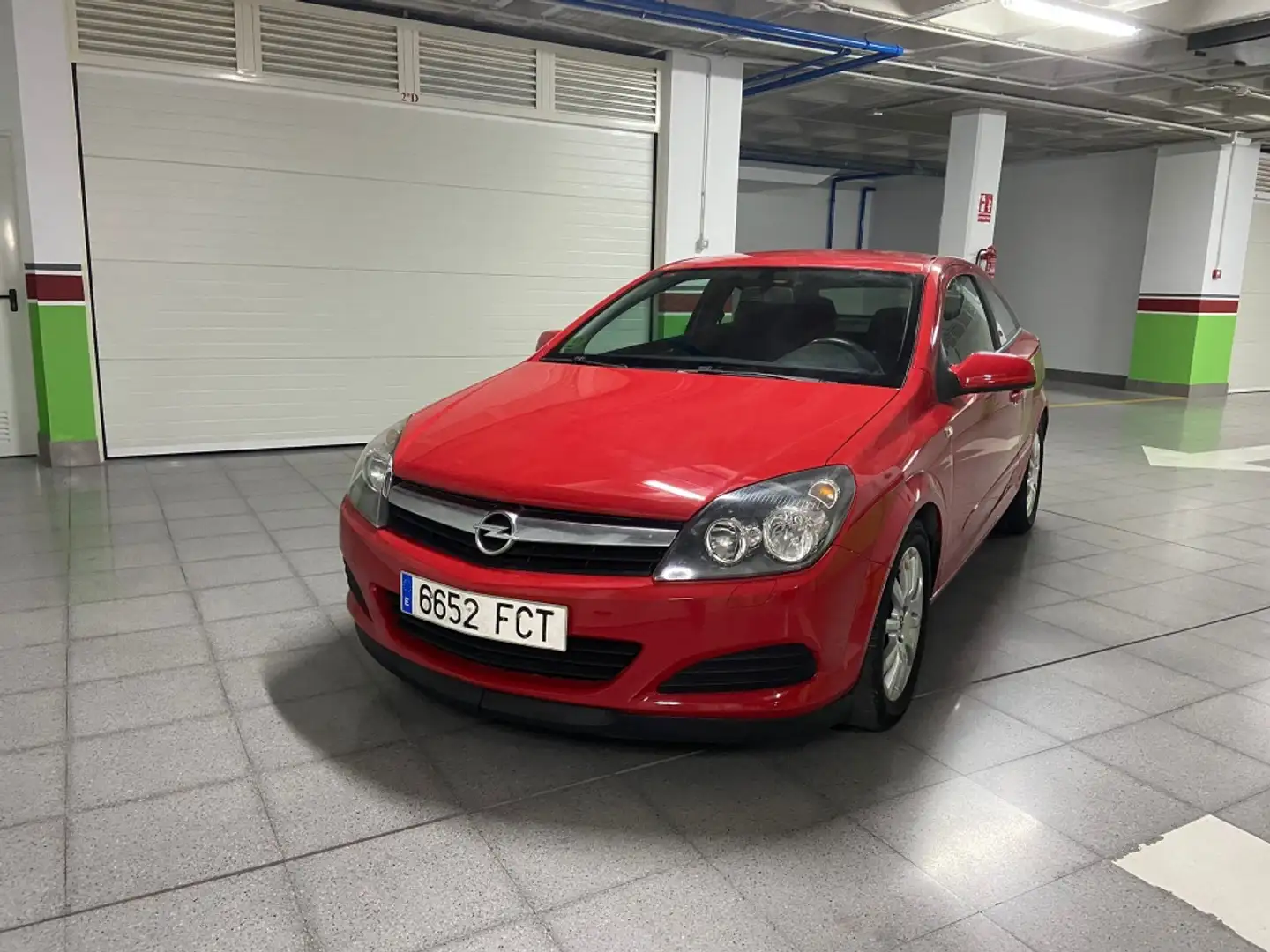 Opel Astra GTC 1.4 Enjoy Rojo - 2
