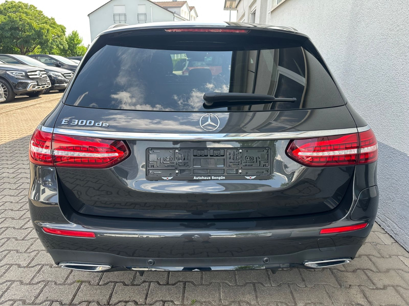 Mercedes-Benz E 300 de AMG Pano/Memorey/Multibeam/Leder Nappa — photo 7